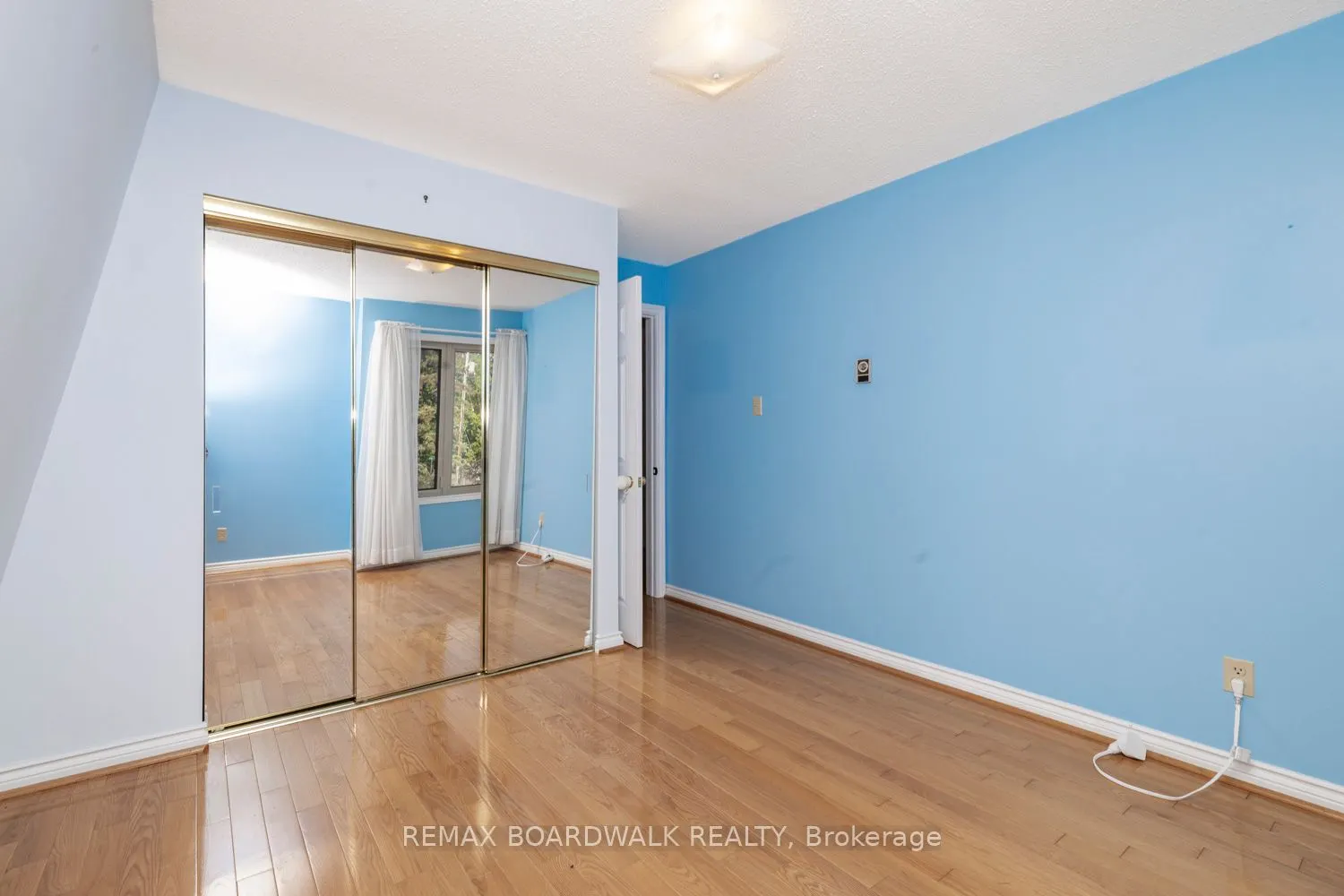 104 Avenue 4a