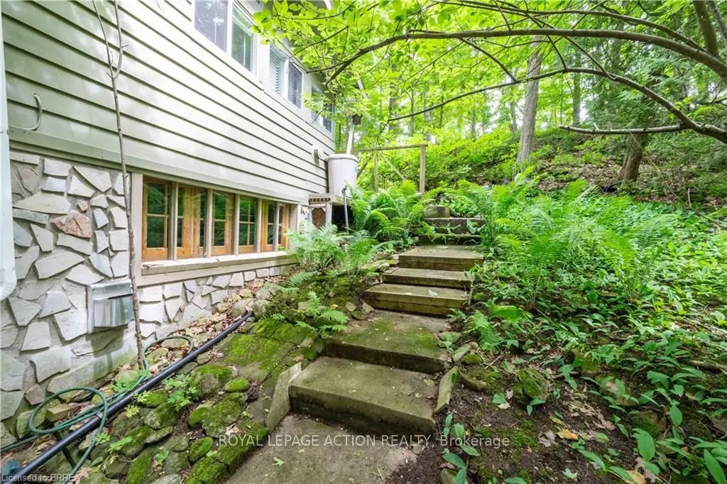 551 East River Road