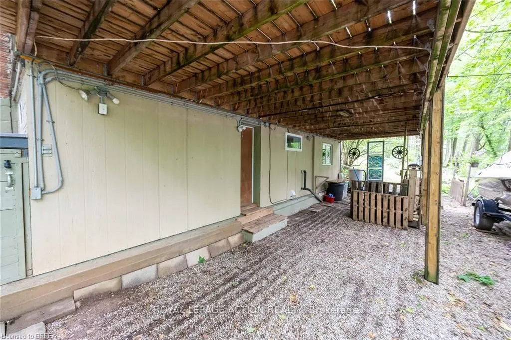 551 East River Road