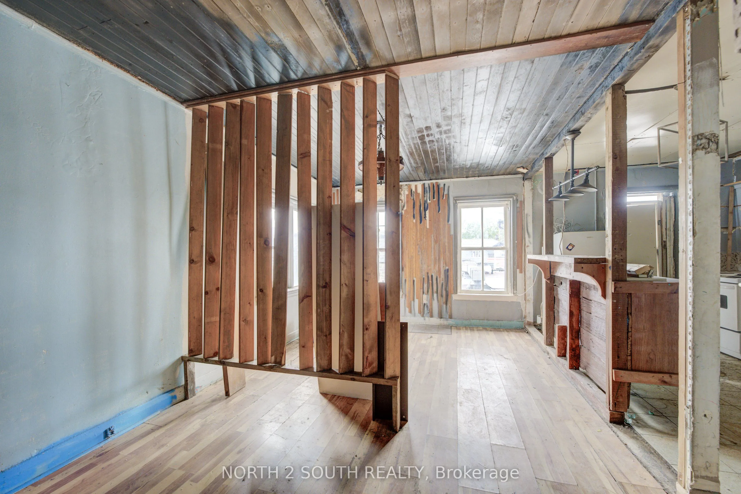 36 Norfolk Street S