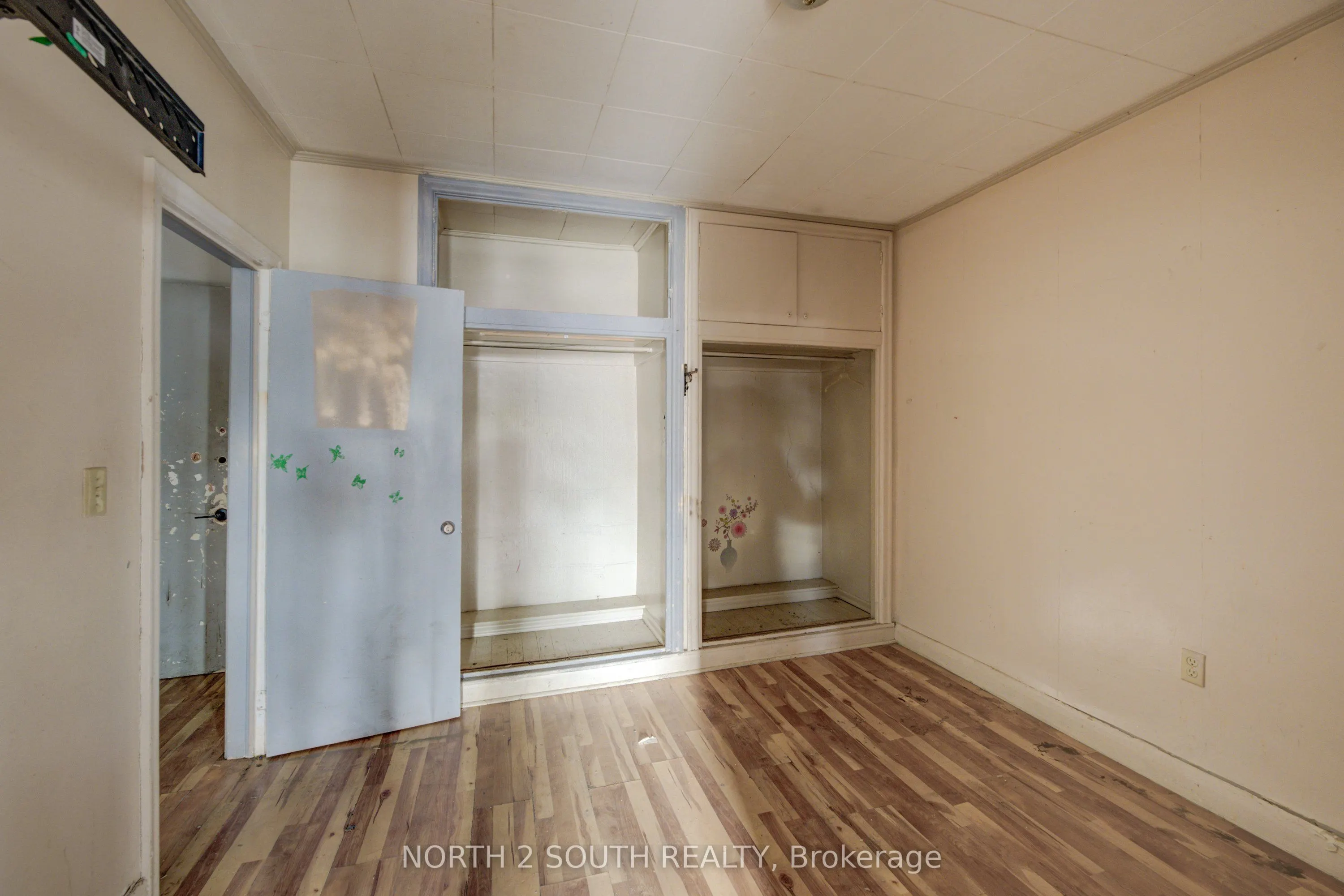 36 Norfolk Street S