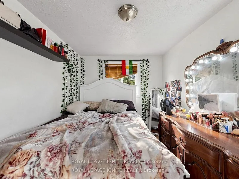 6 Upton Crescent