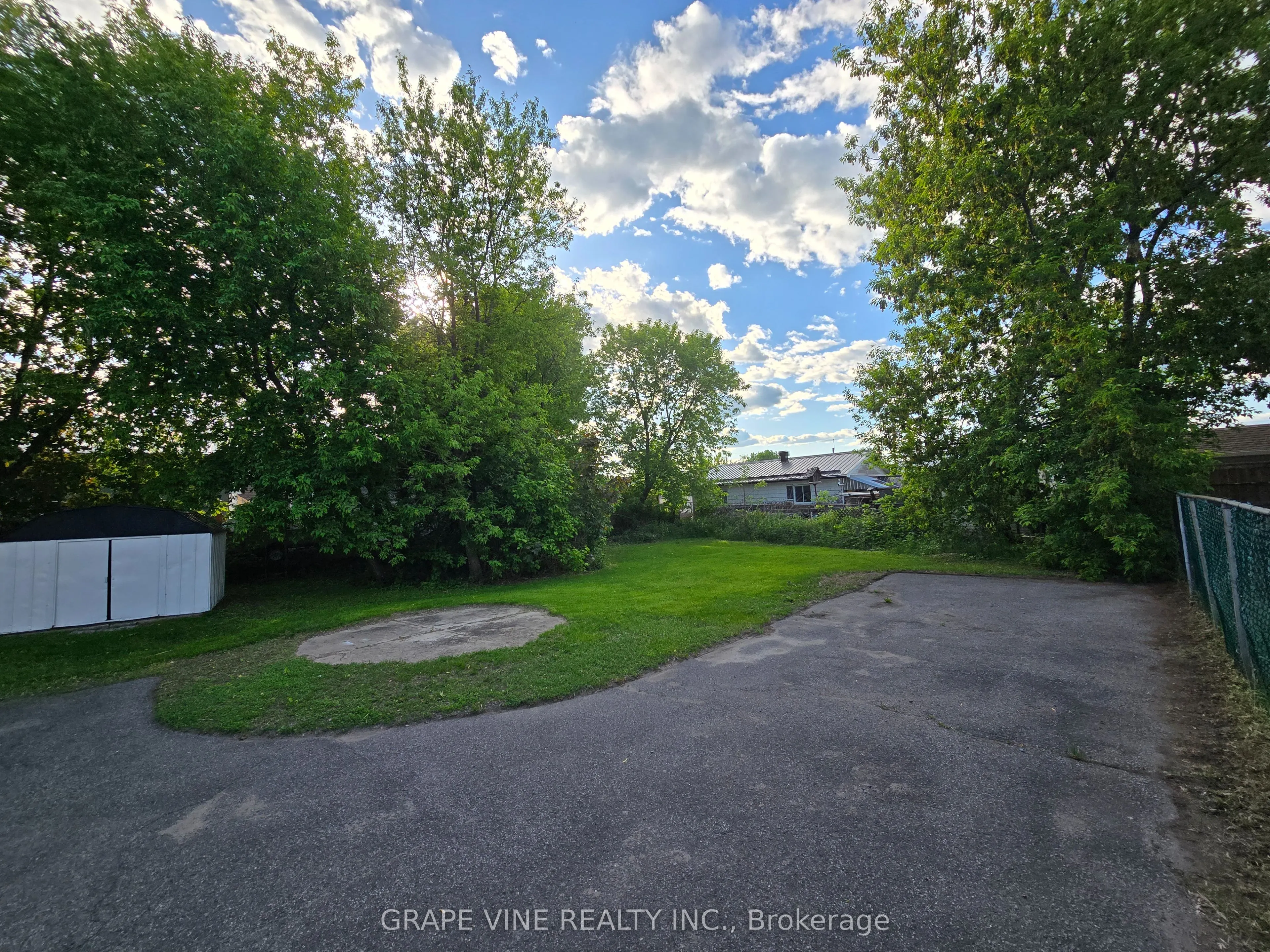 814 Laurier Street