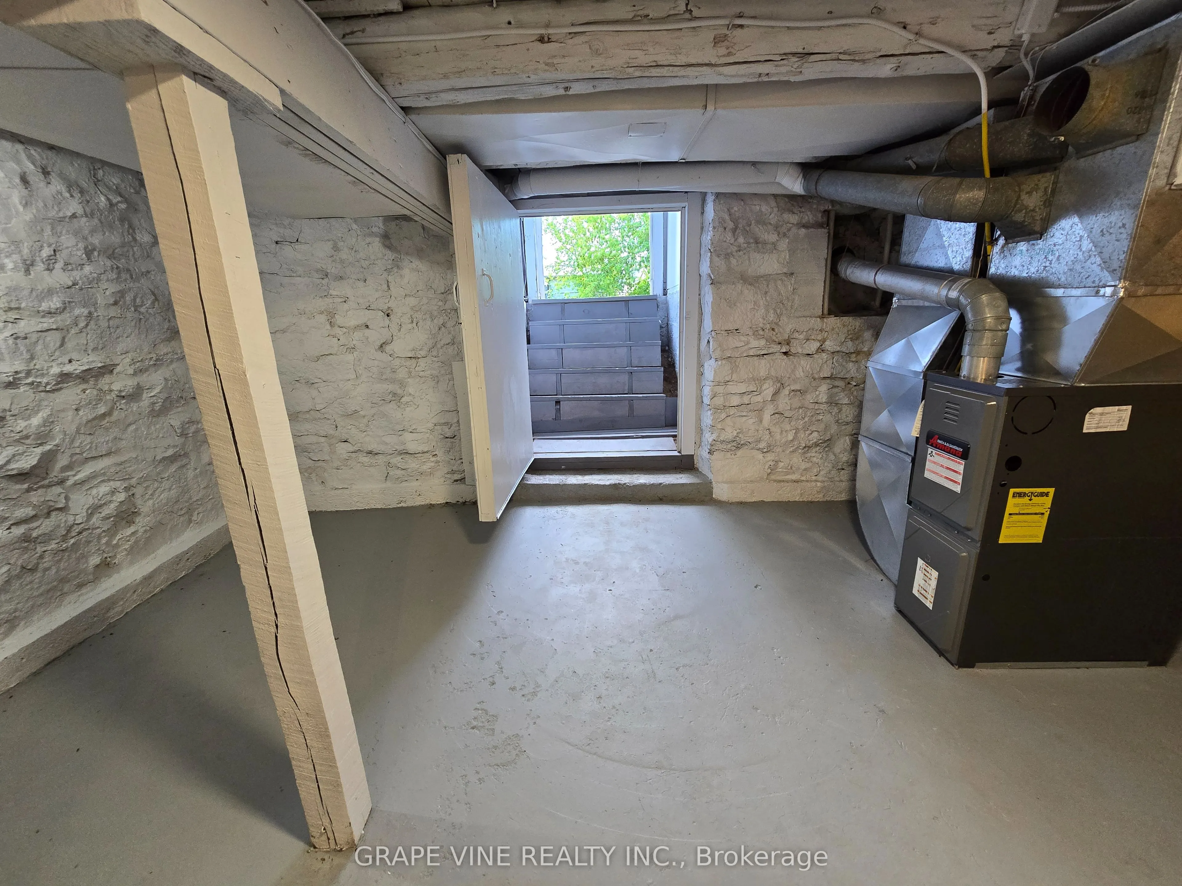 814 Laurier Street