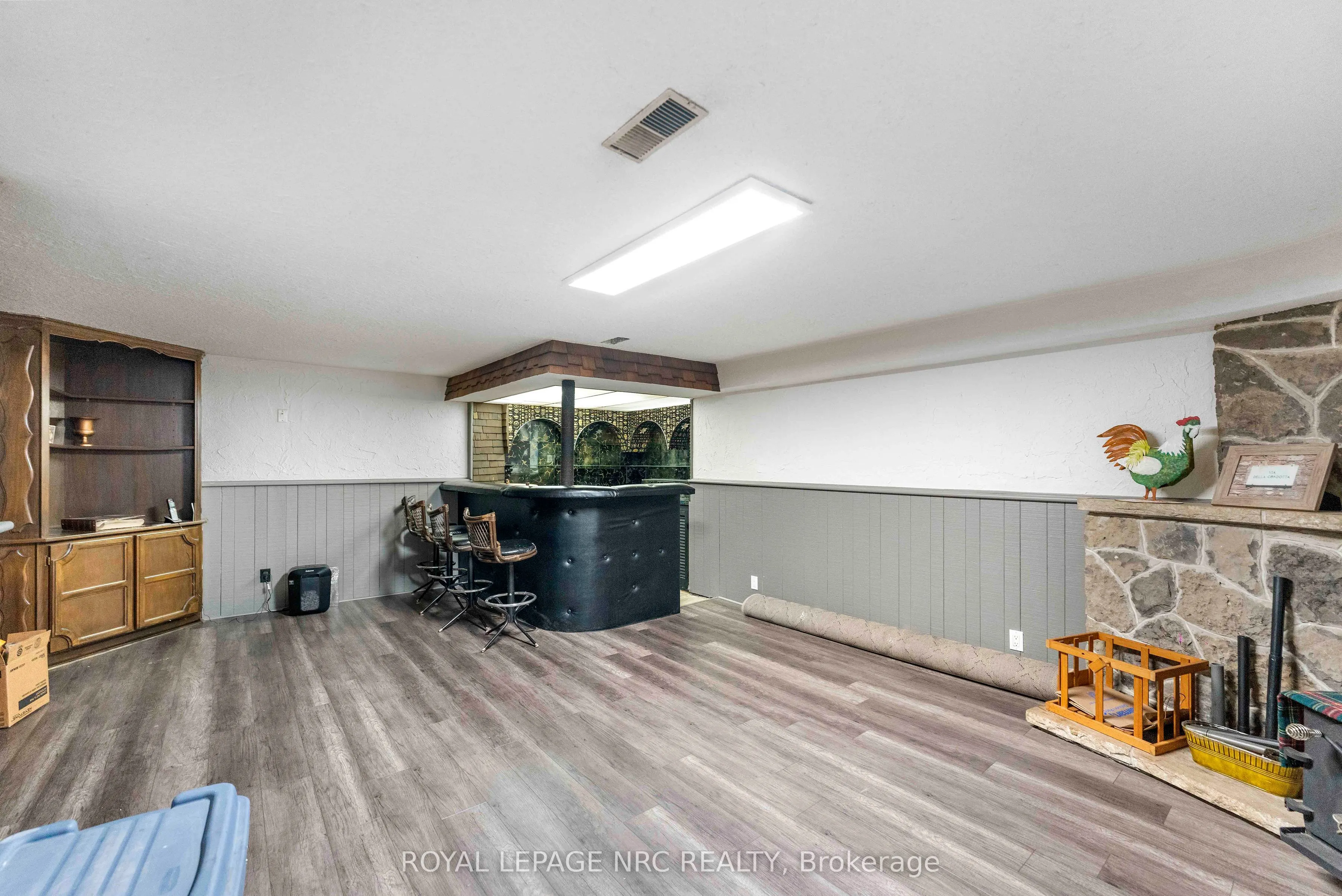 68 Pine Street S