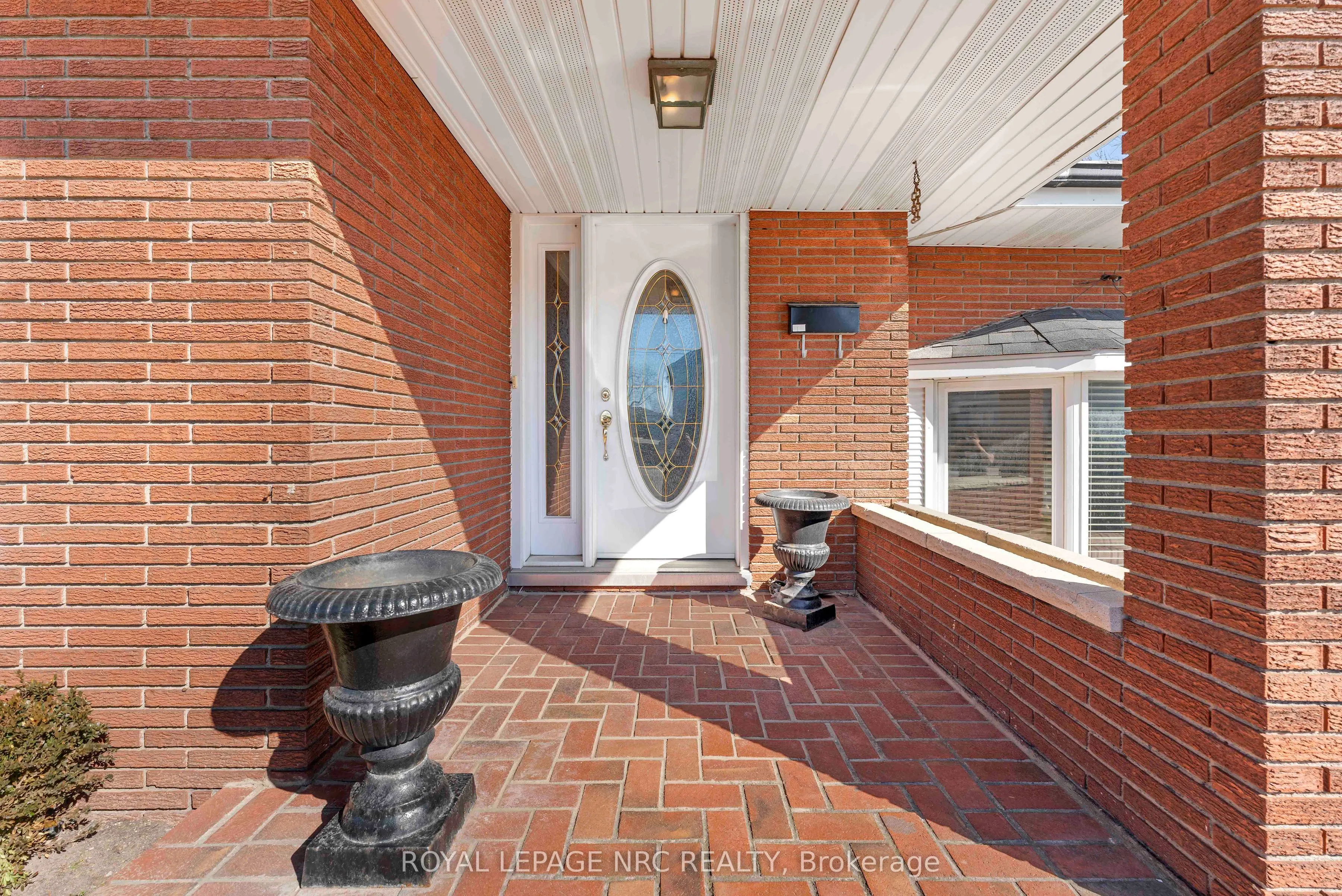 68 Pine Street S