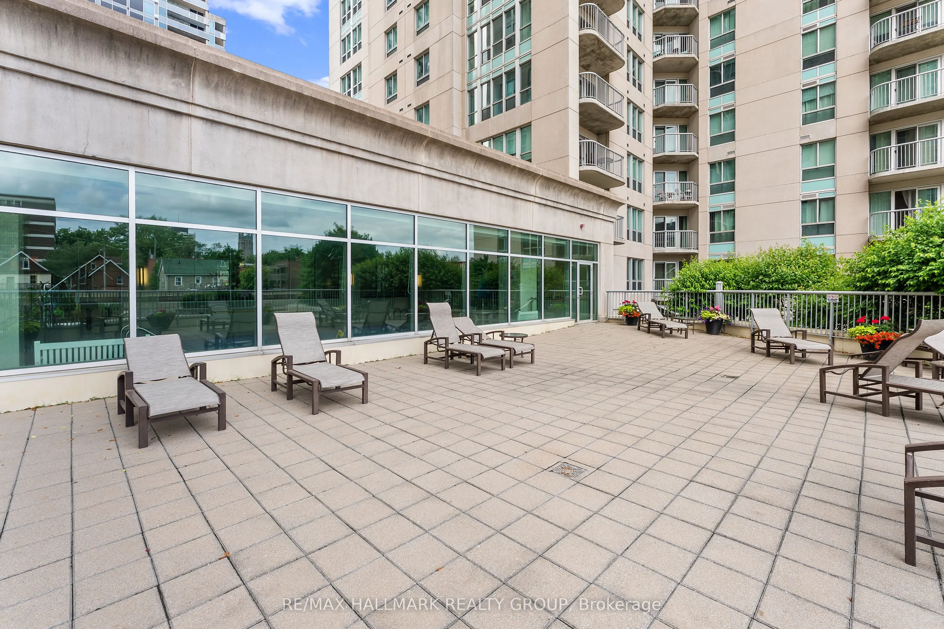 200 Rideau Street #1702