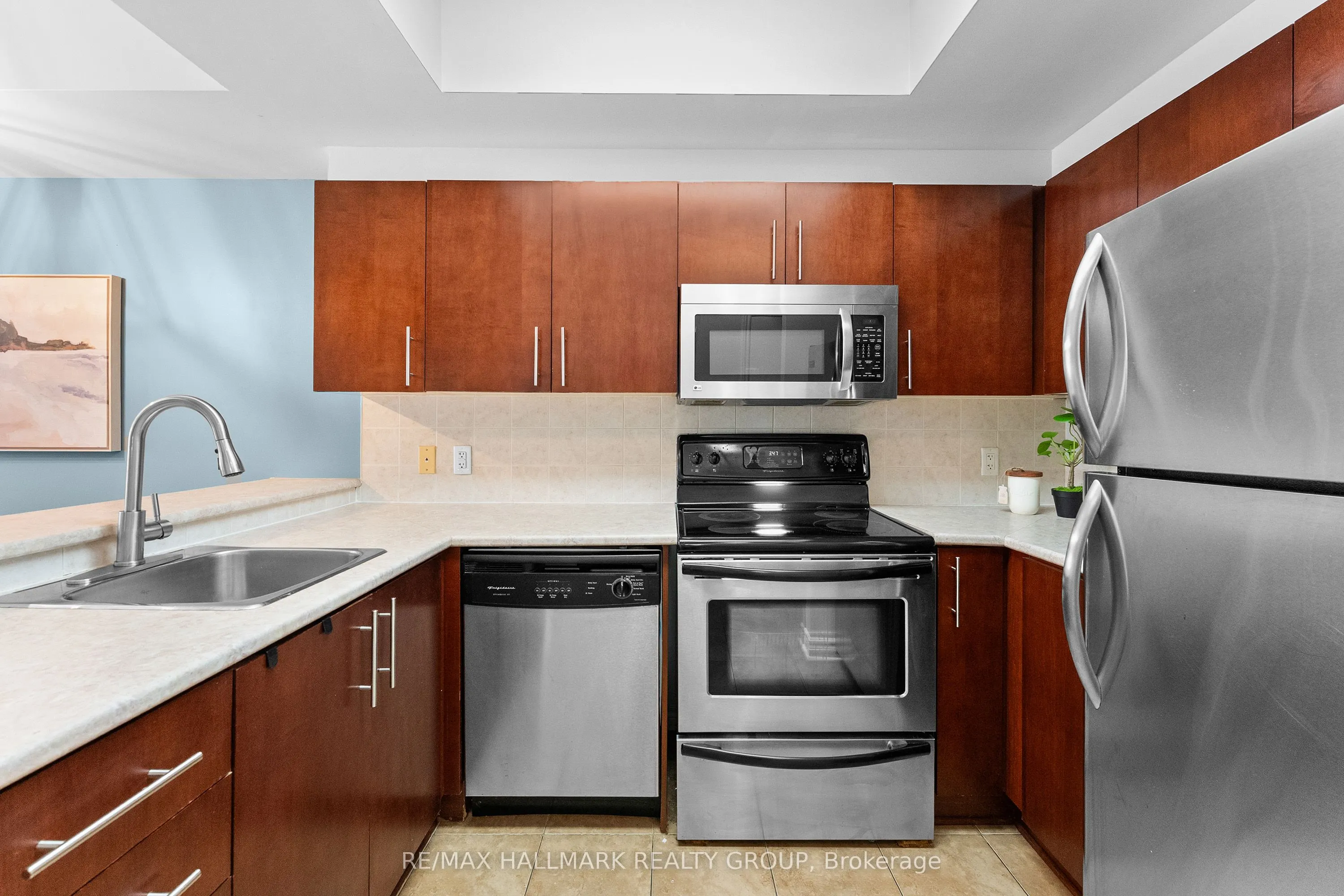 200 Rideau Street #1702