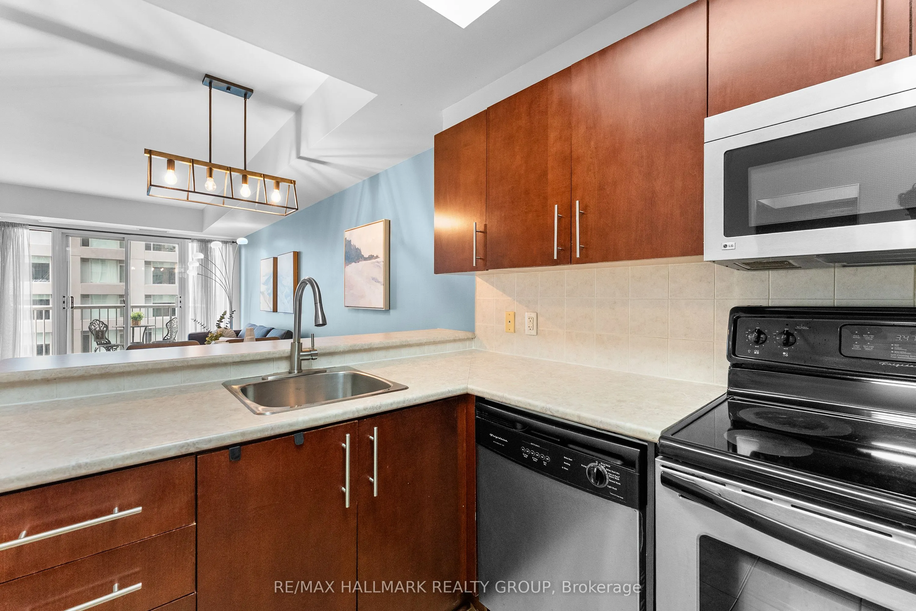 200 Rideau Street #1702