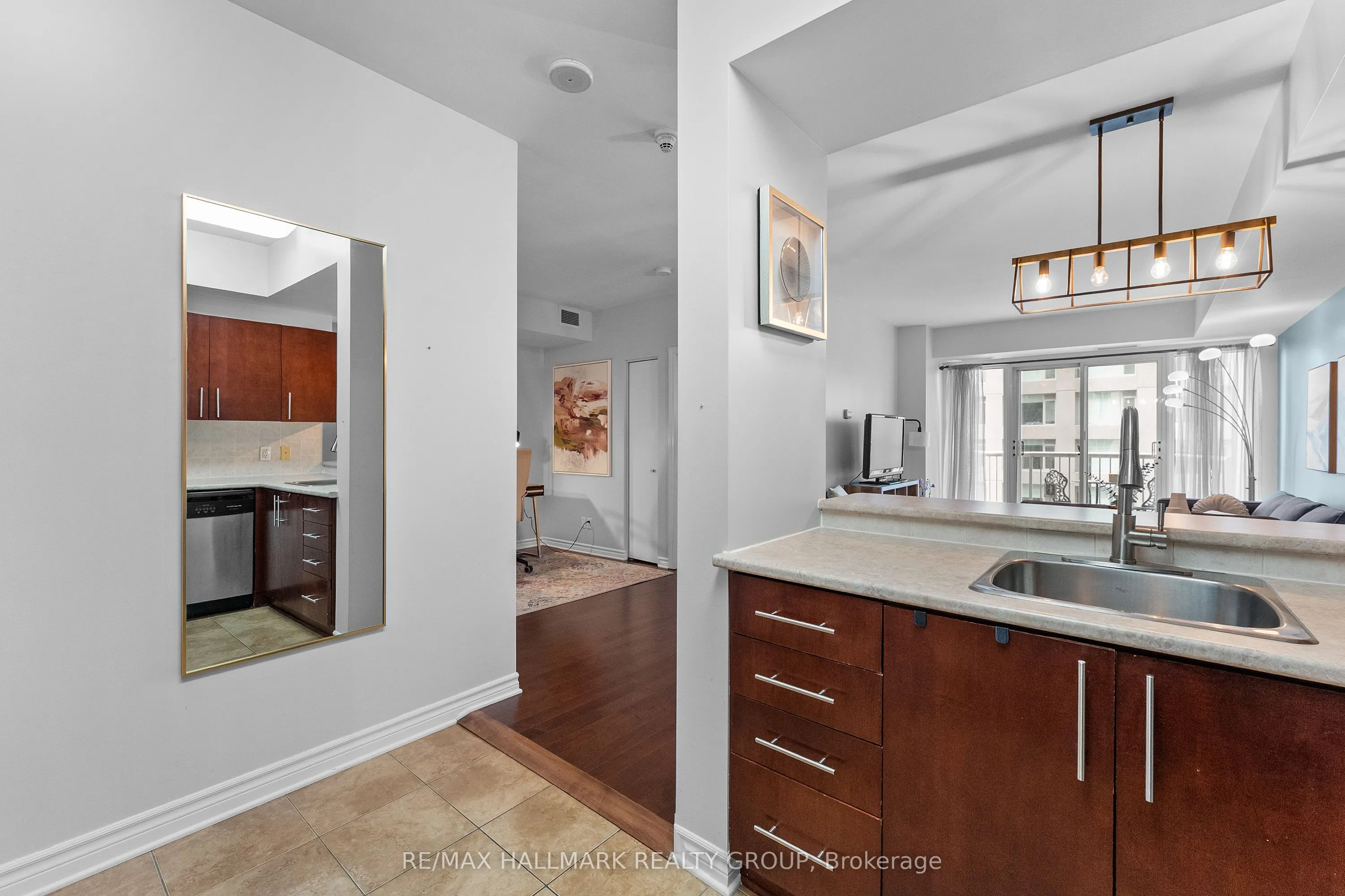 200 Rideau Street #1702
