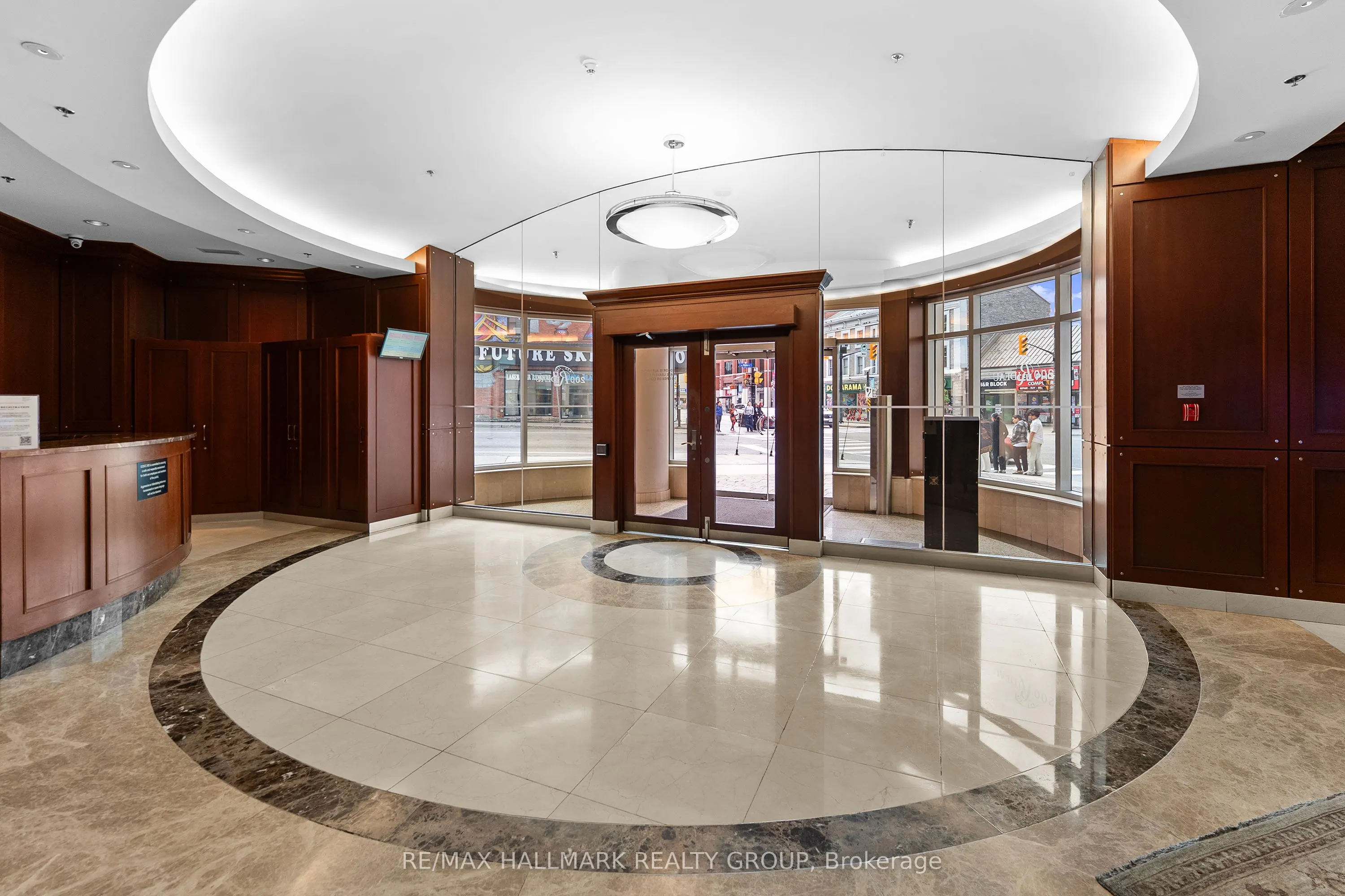 200 Rideau Street #1702