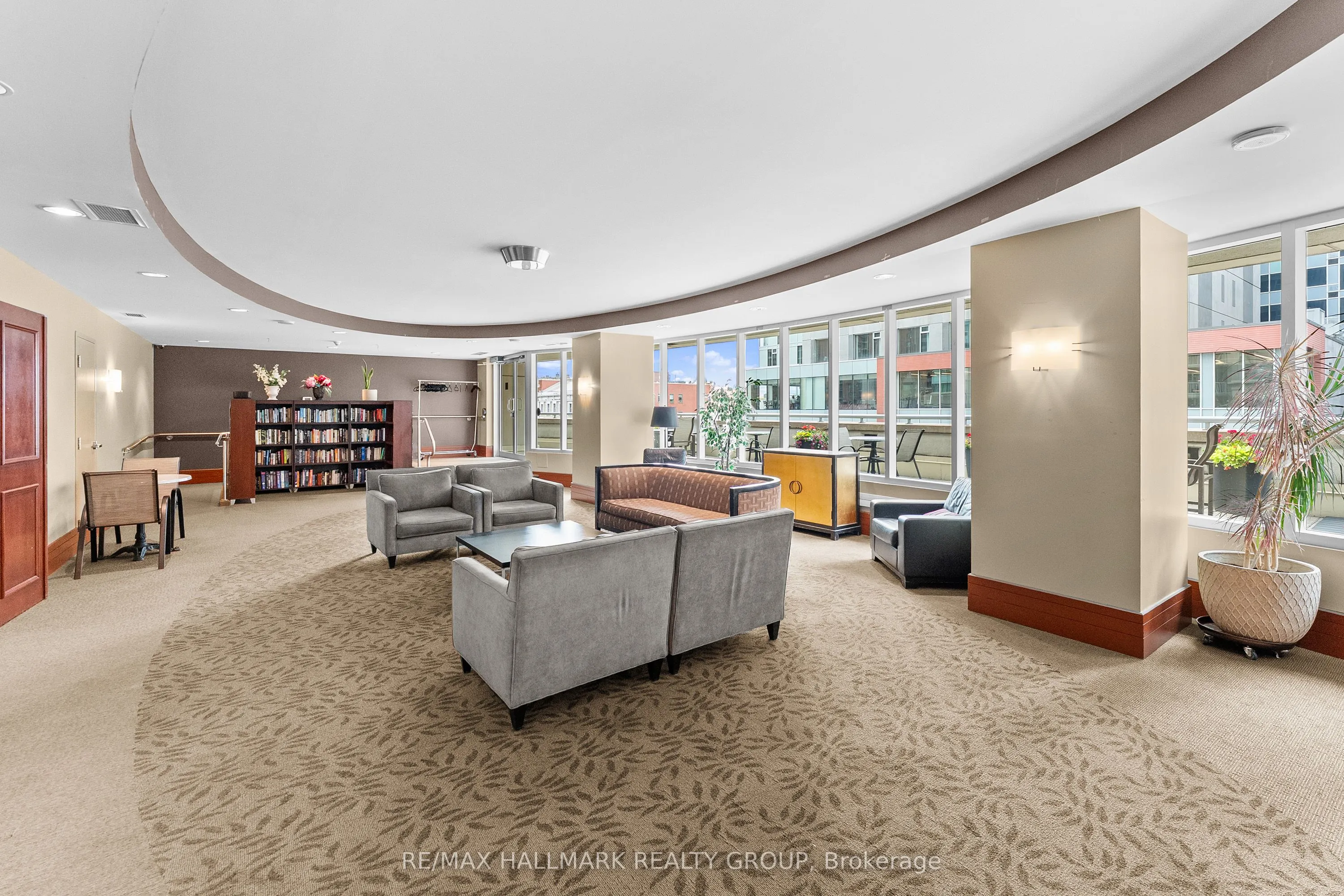 200 Rideau Street #1702