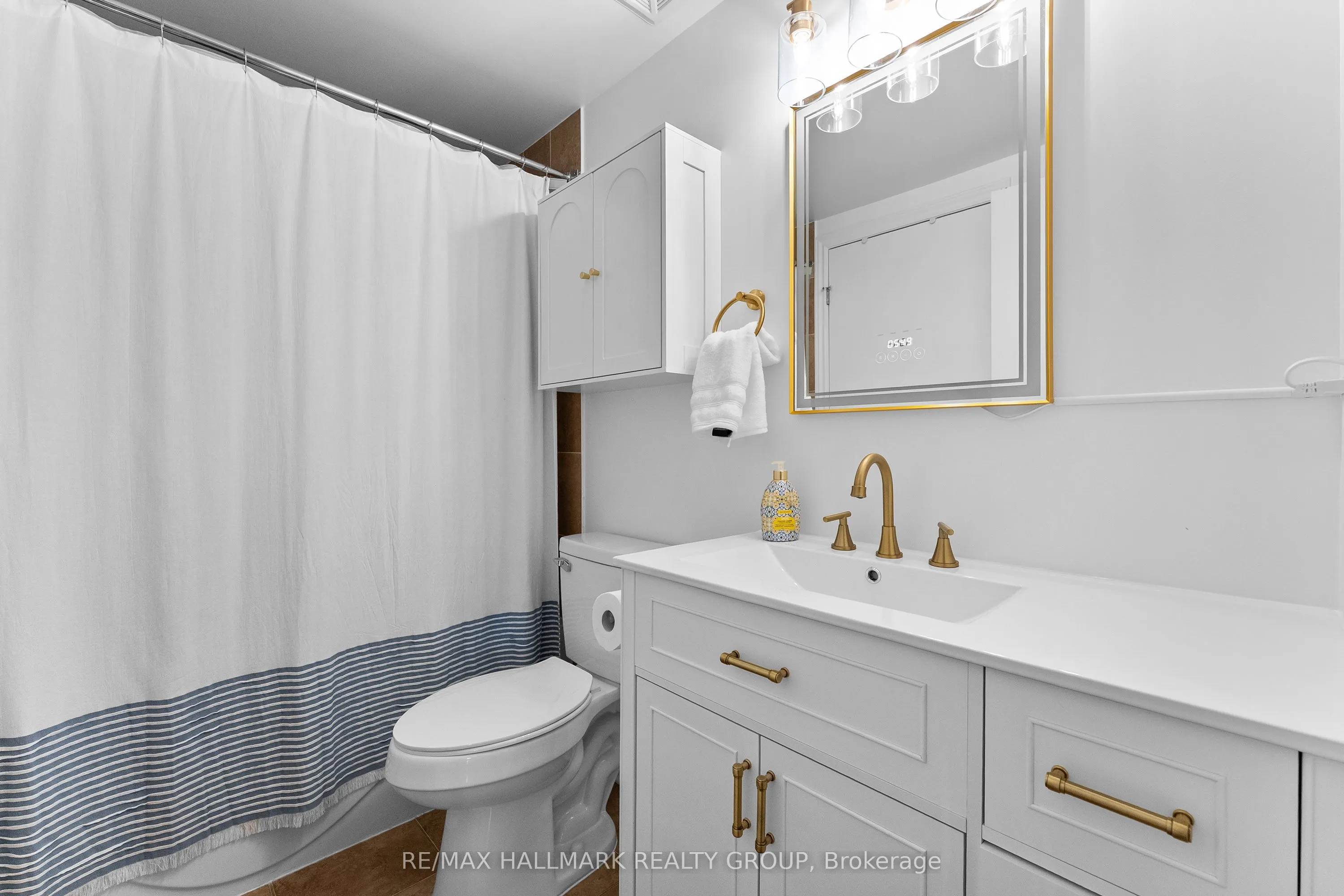 200 Rideau Street #1702