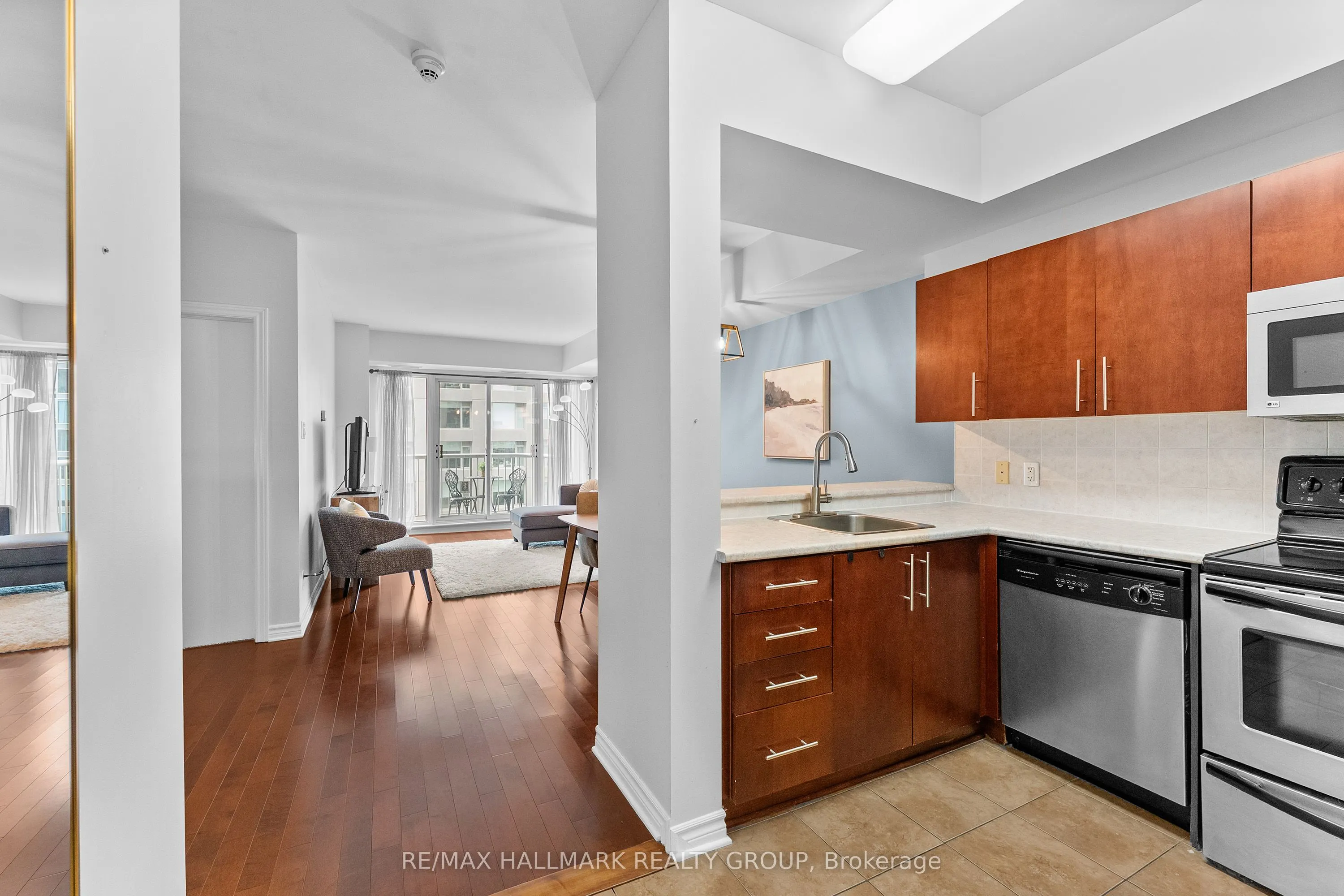 200 Rideau Street #1702