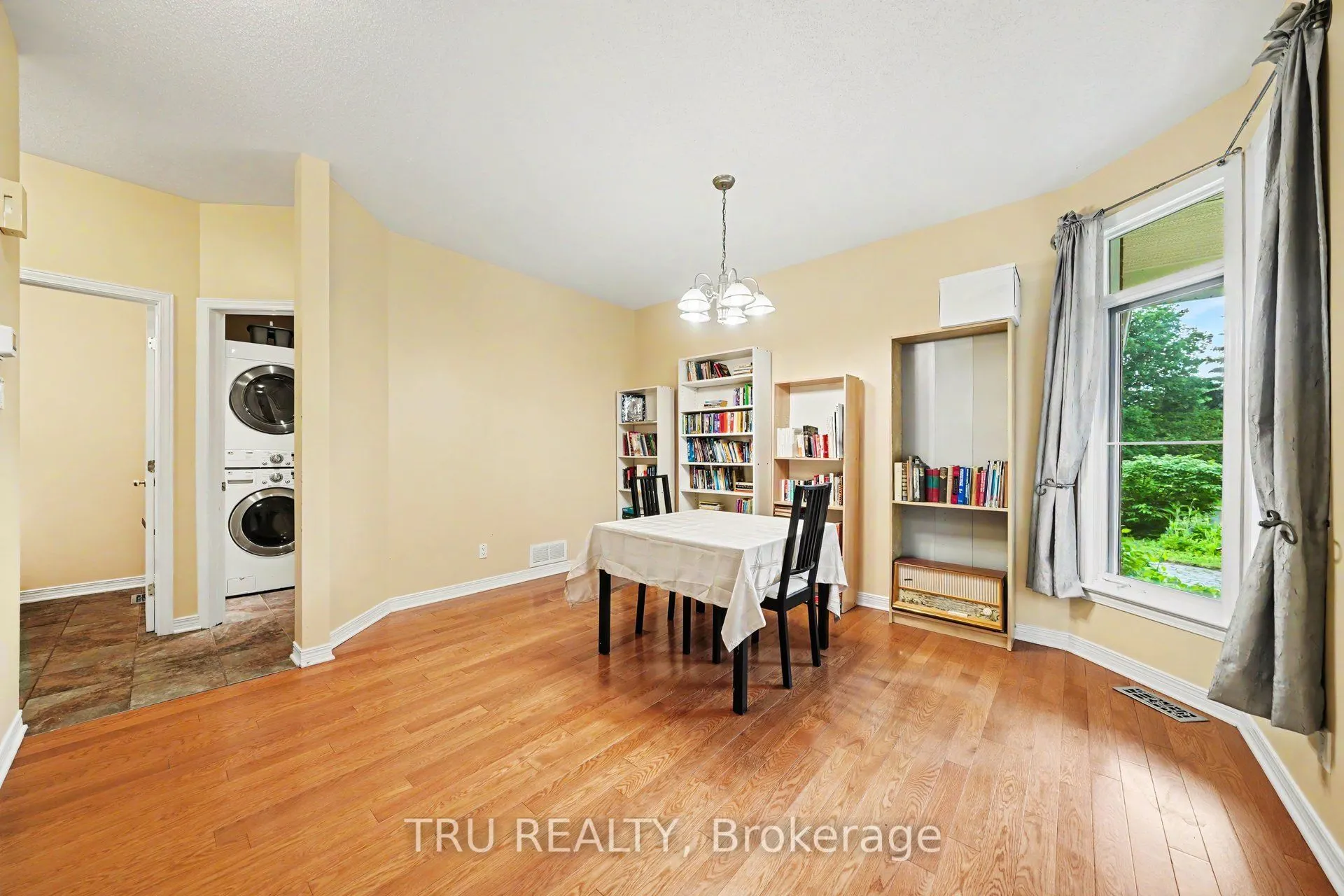 4082 Otter Tail Crescent