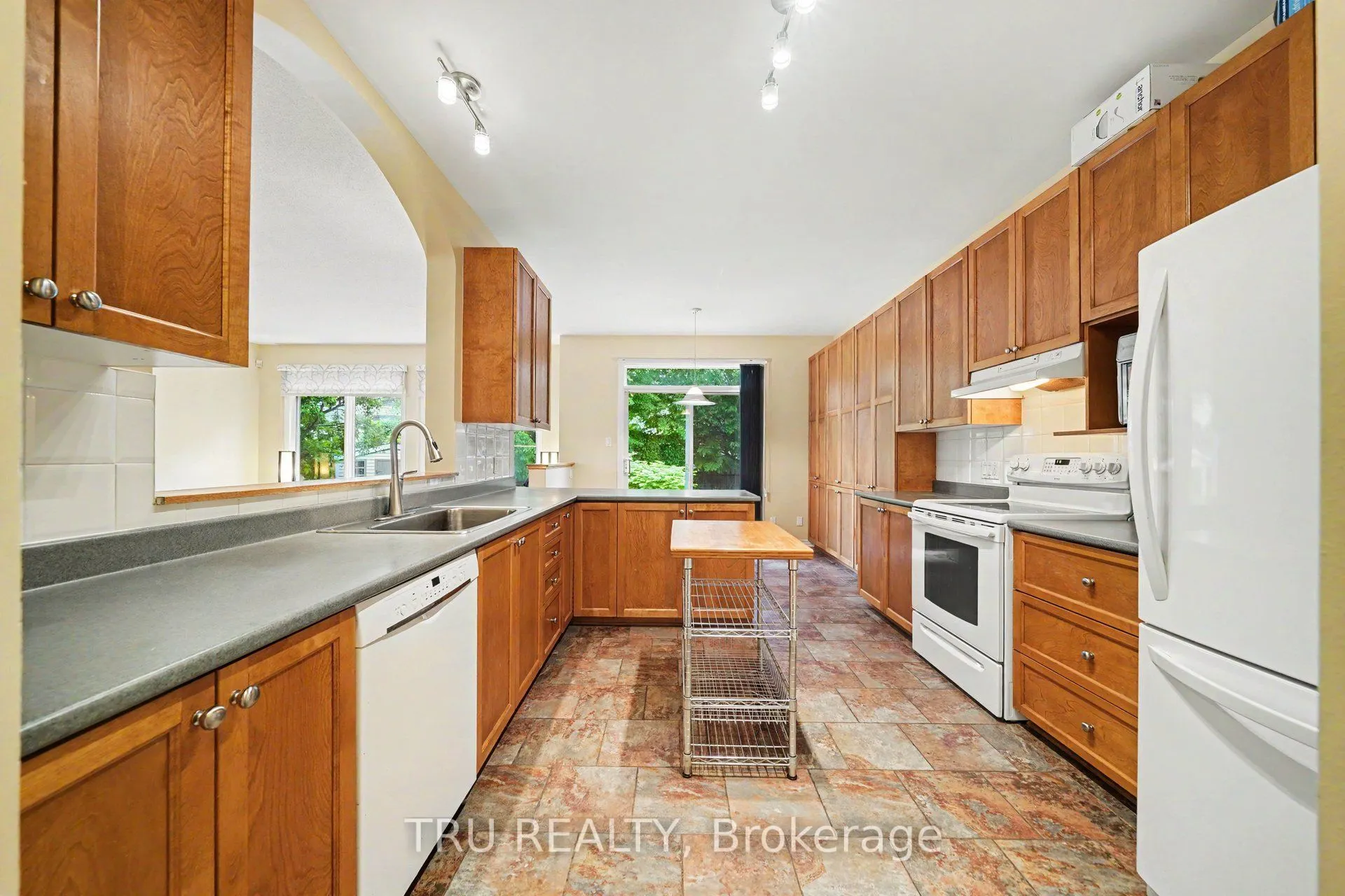 4082 Otter Tail Crescent
