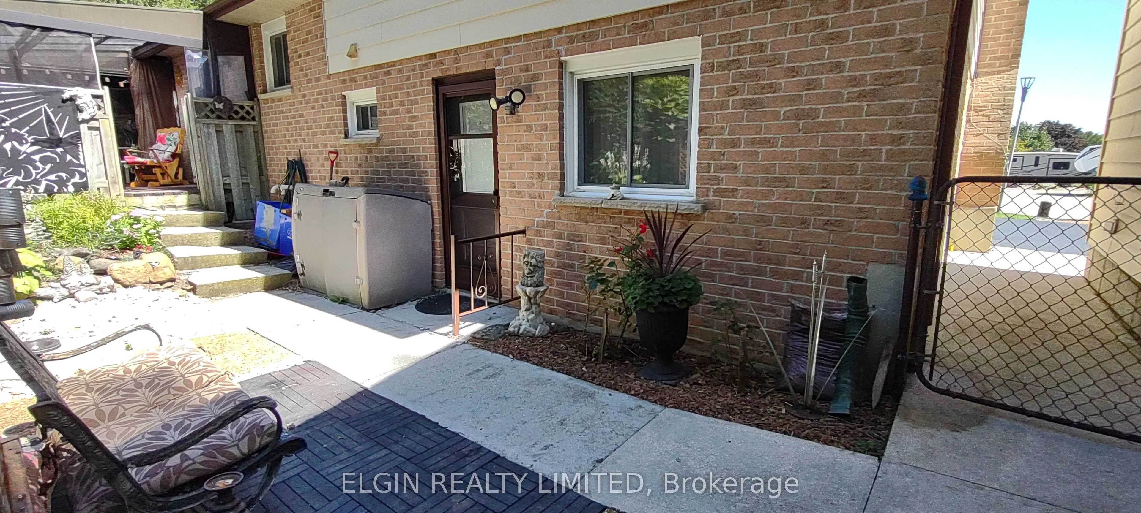 219 Brentwood Crescent