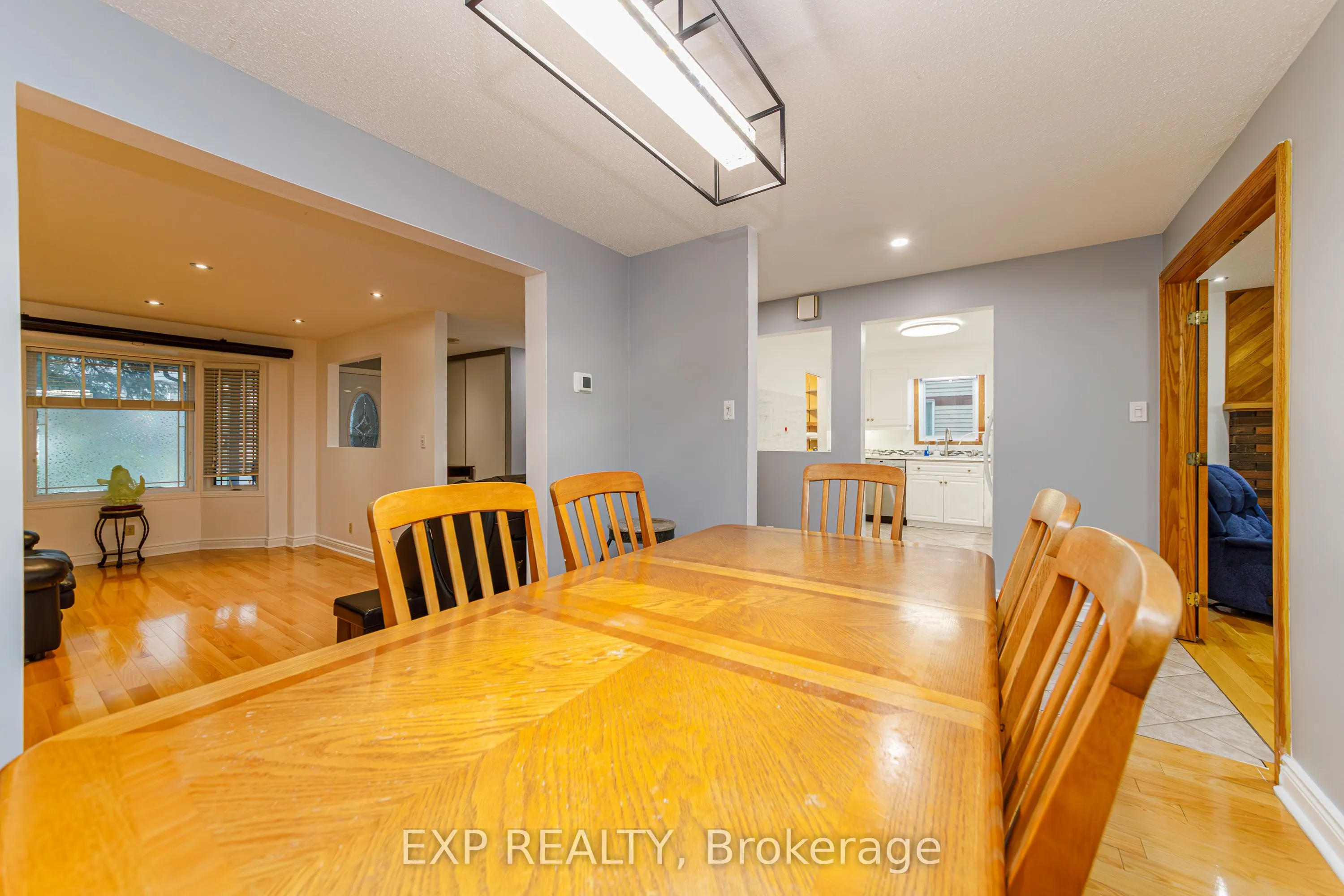 1237 Cedarcroft Crescent