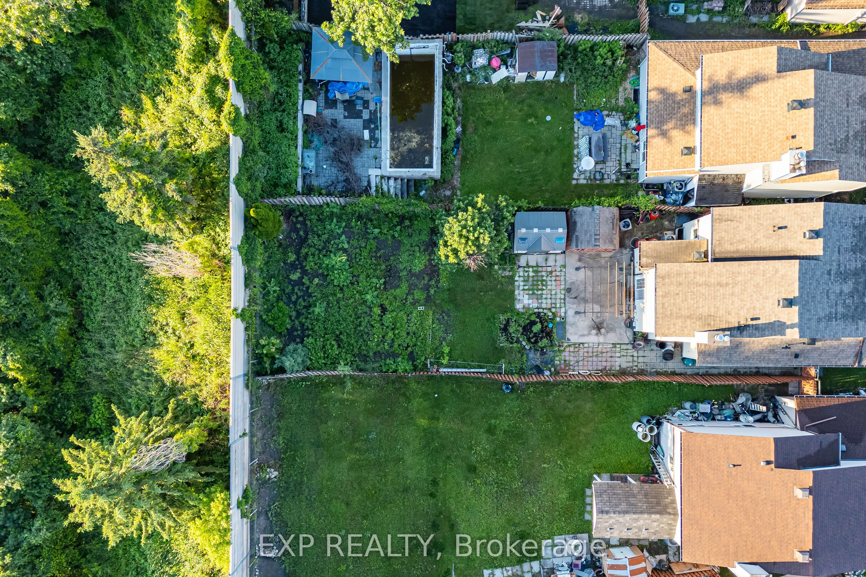1237 Cedarcroft Crescent