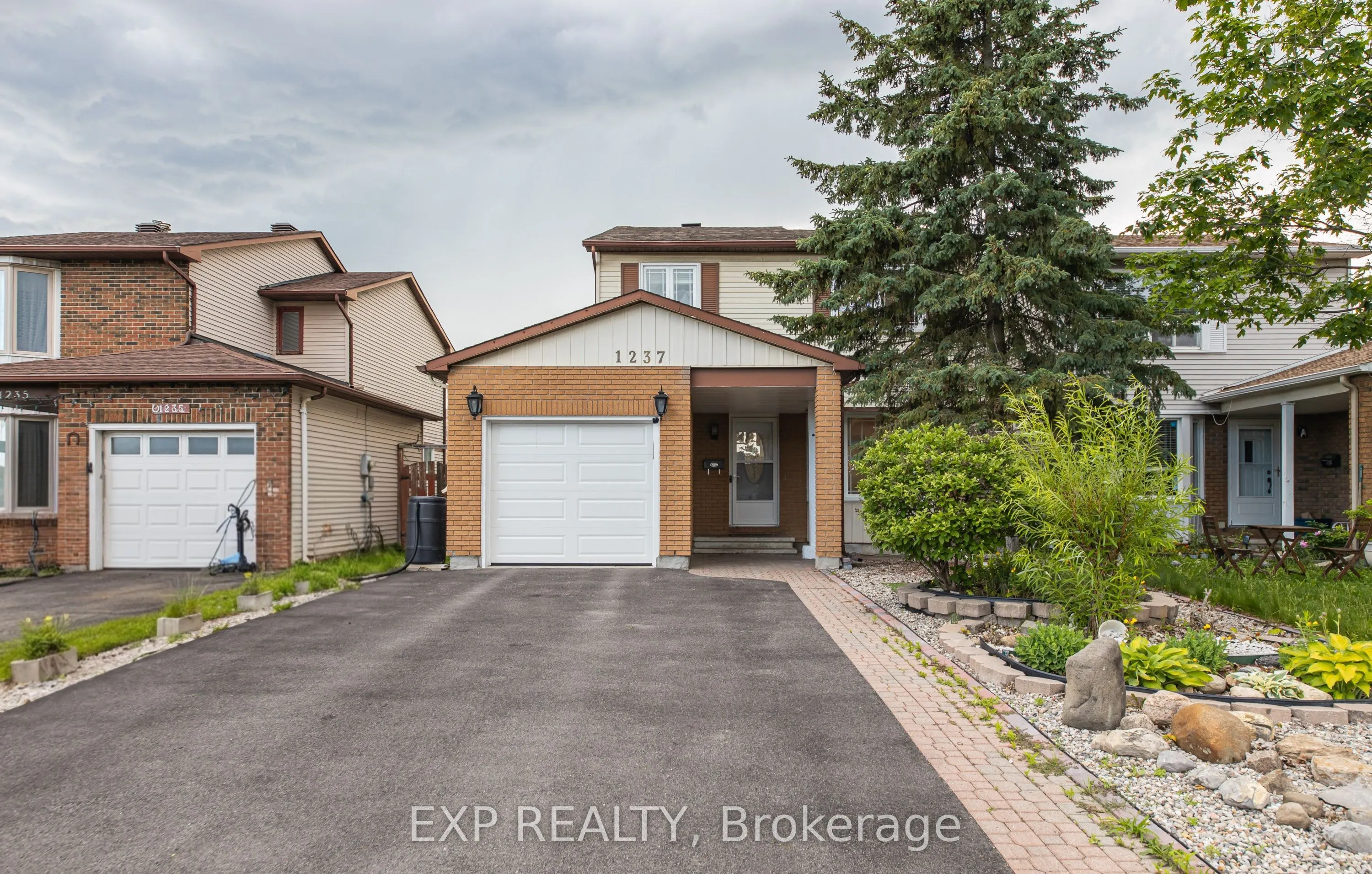 1237 Cedarcroft Crescent