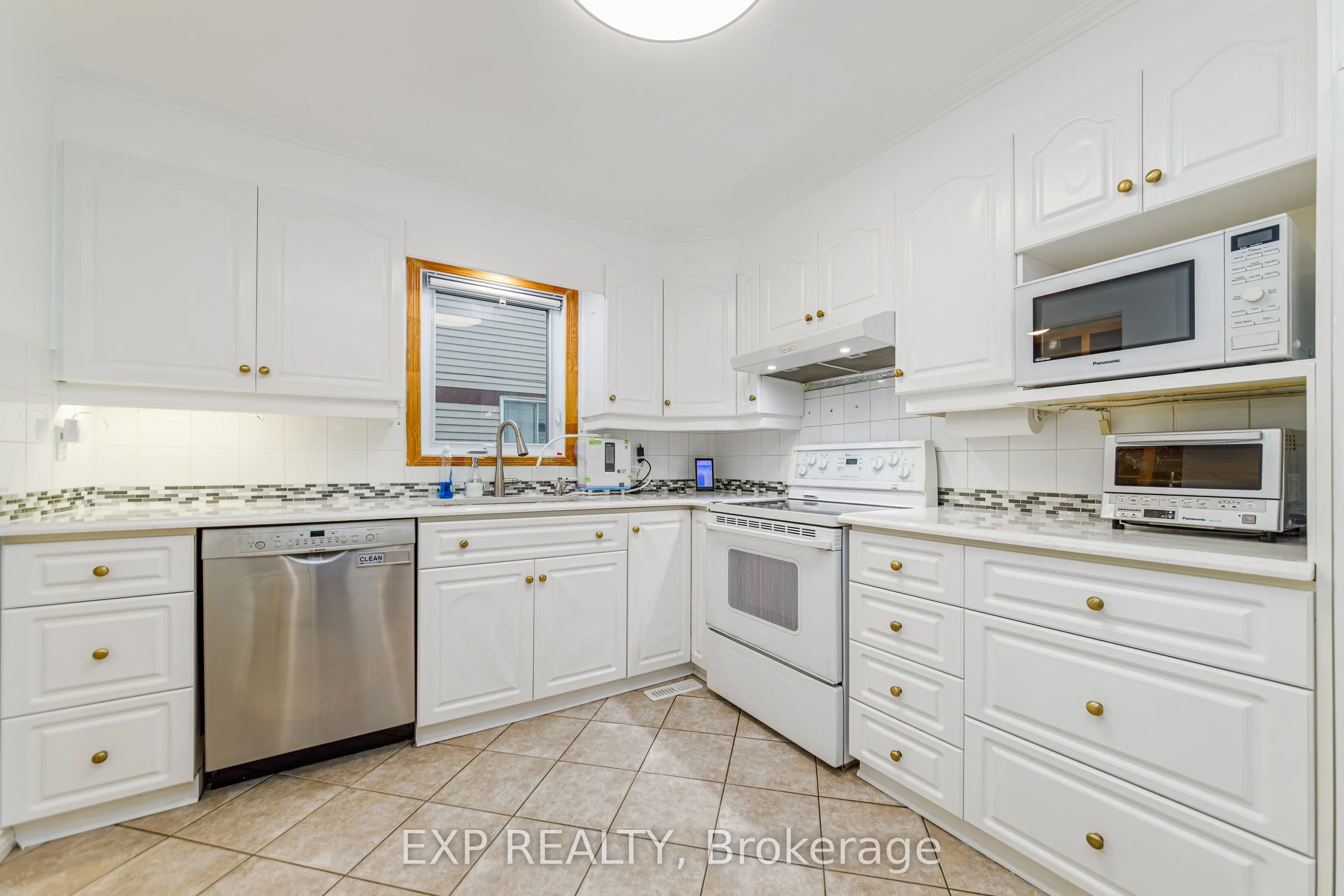 1237 Cedarcroft Crescent