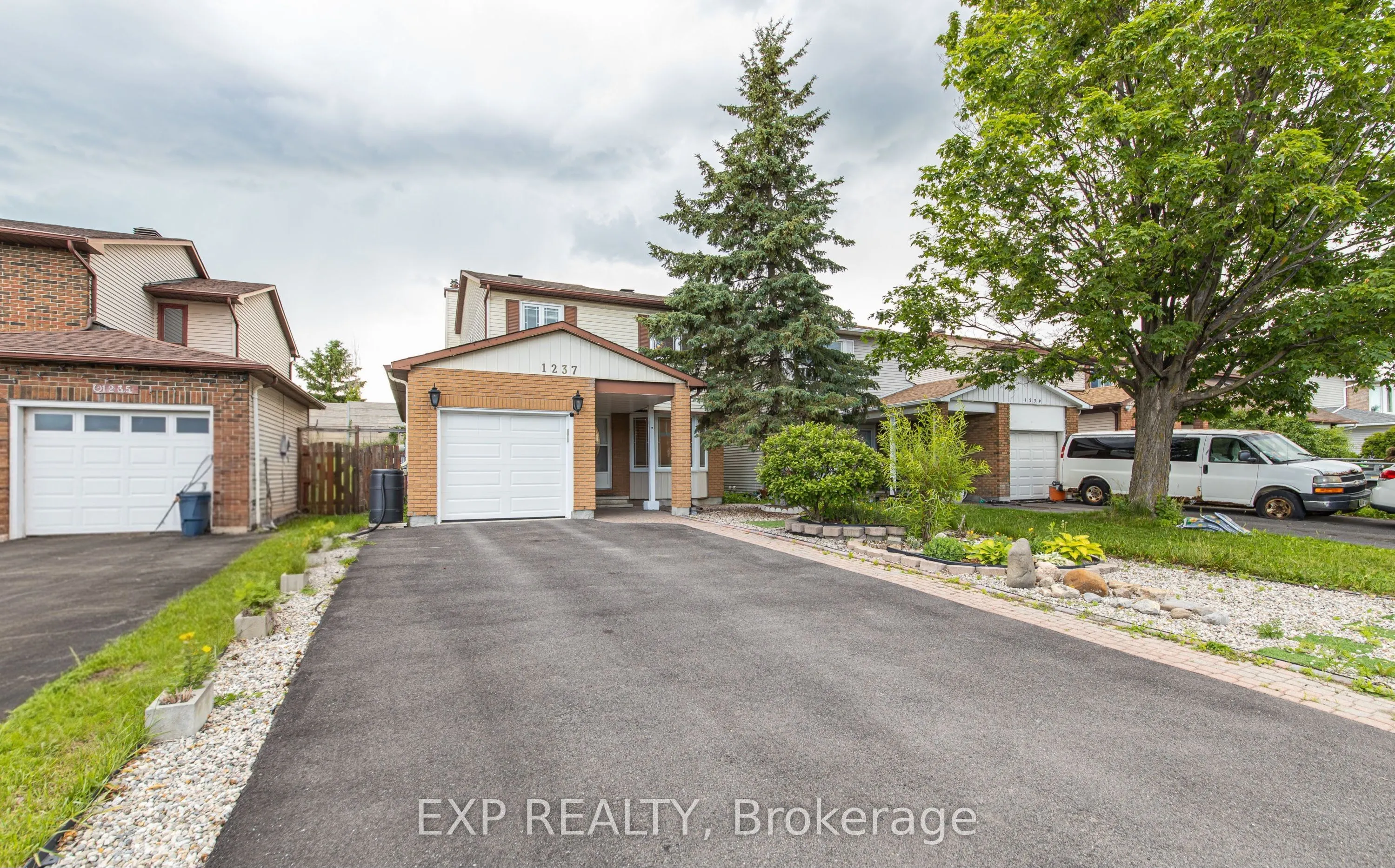 1237 Cedarcroft Crescent