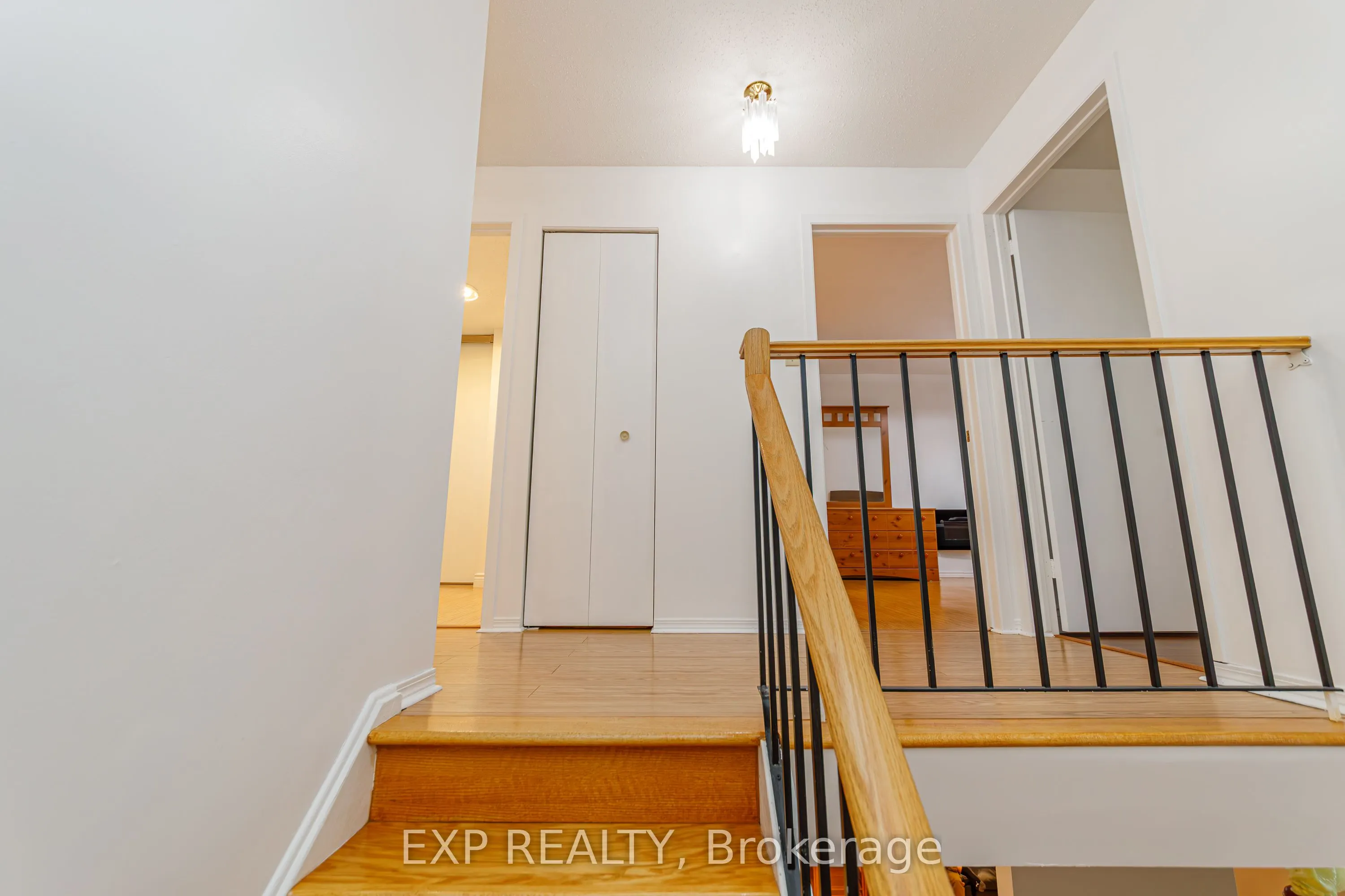 1237 Cedarcroft Crescent