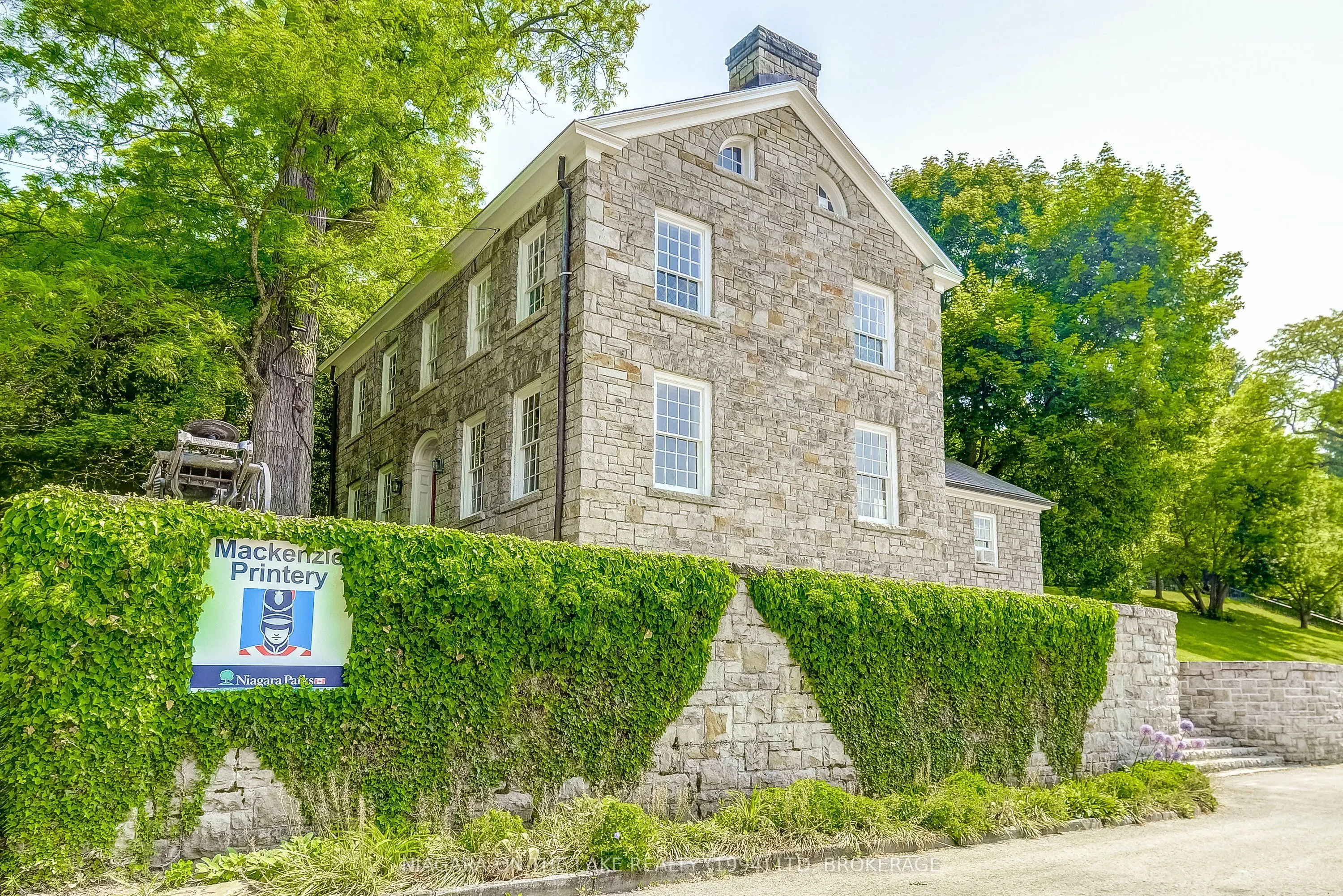 8 Clarence Street