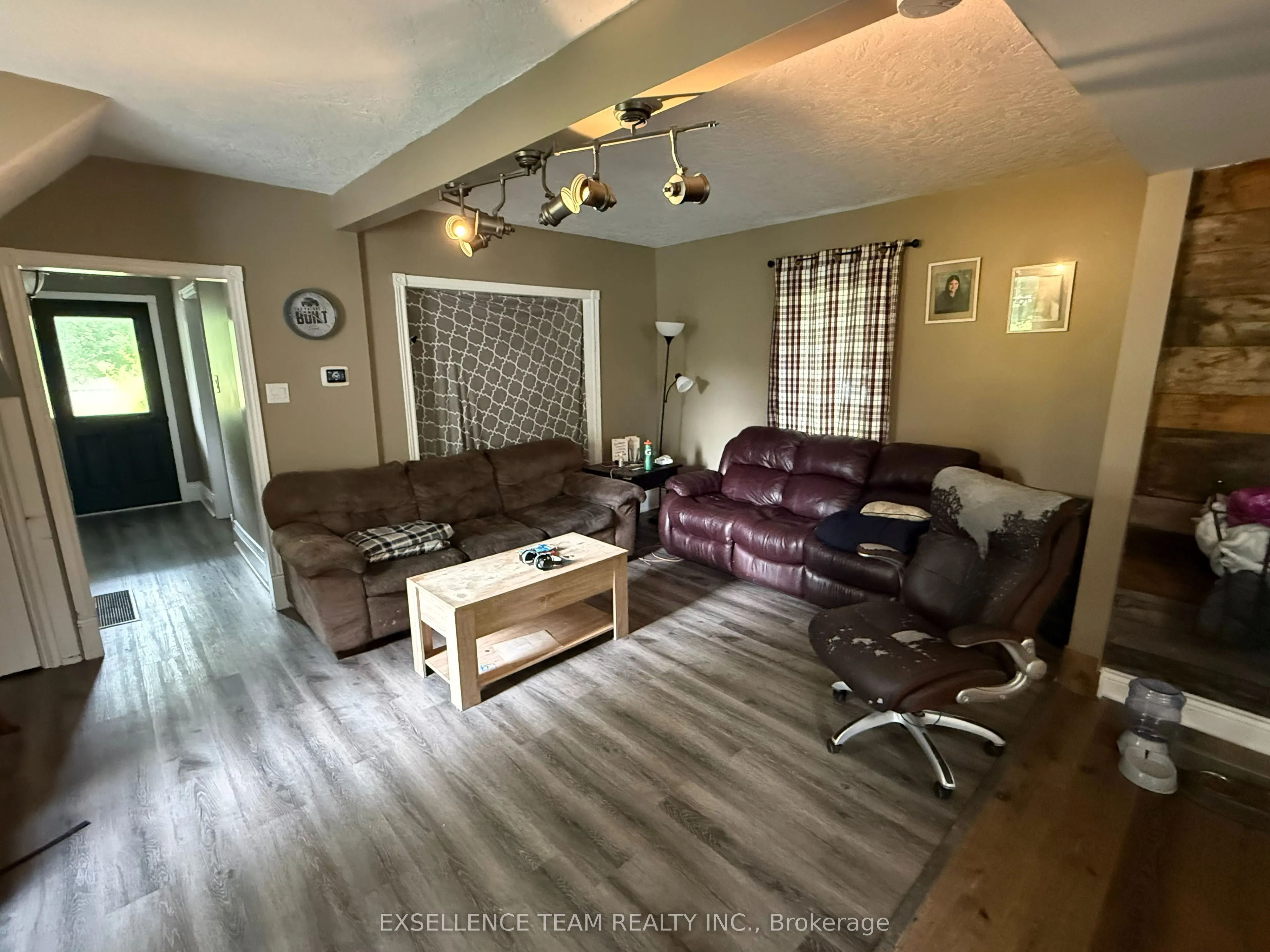 23 Mechanic Street E
