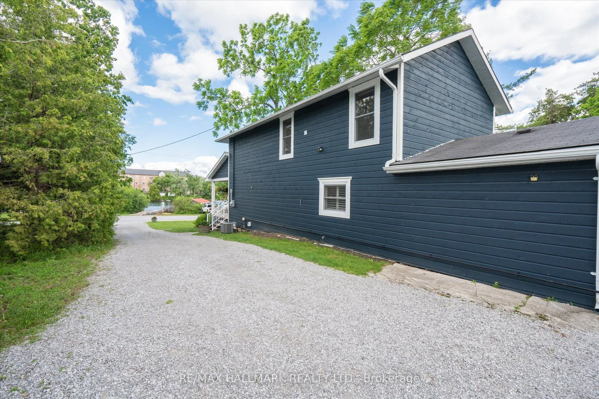 64 Front Street E