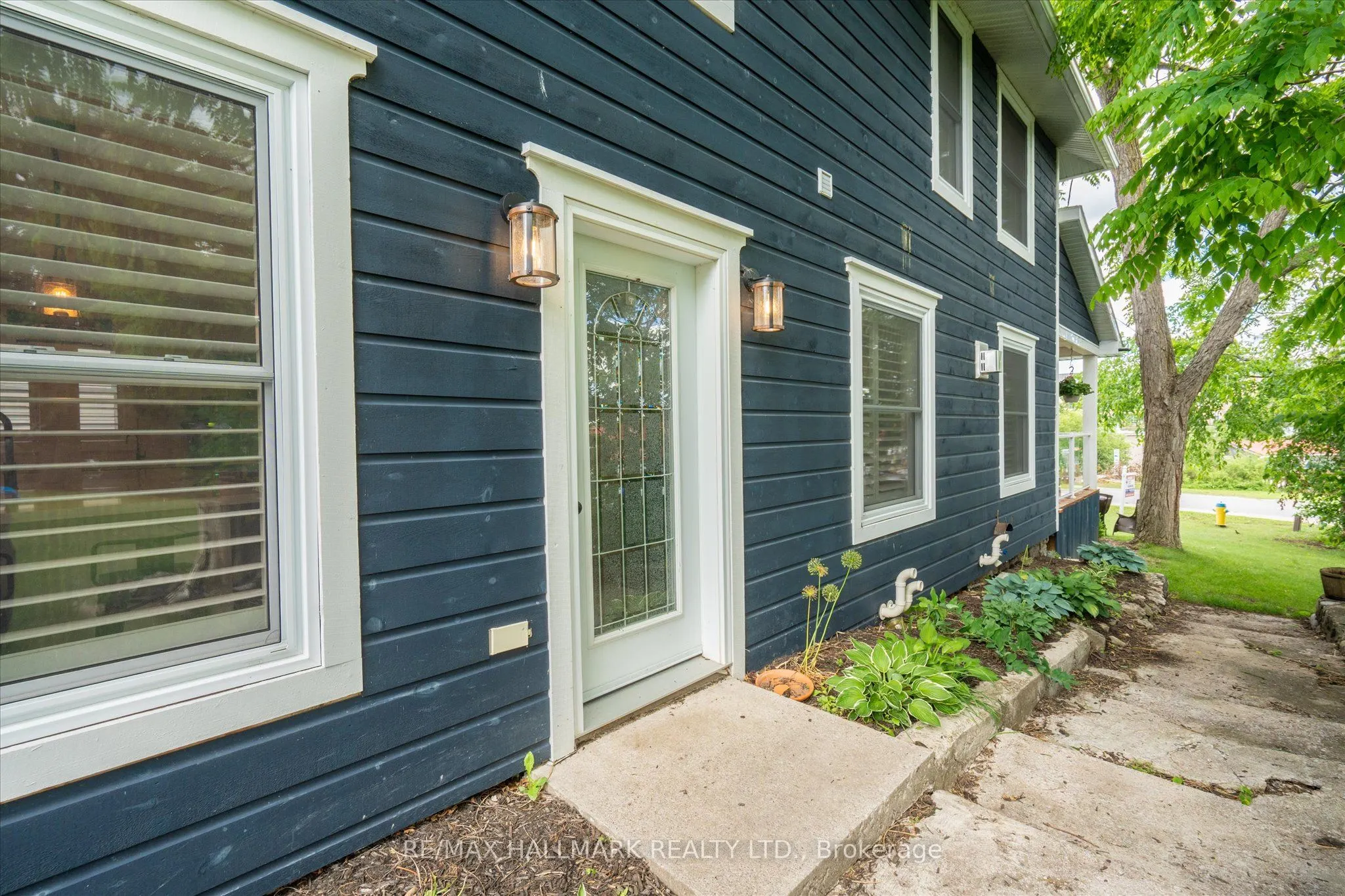 64 Front Street E