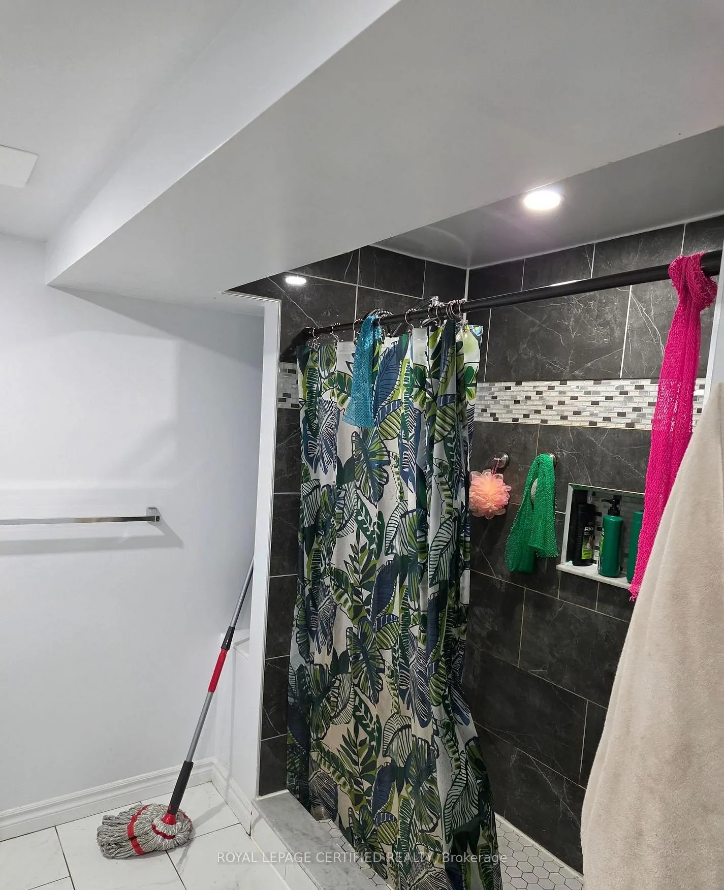 2 Rideau Crescent