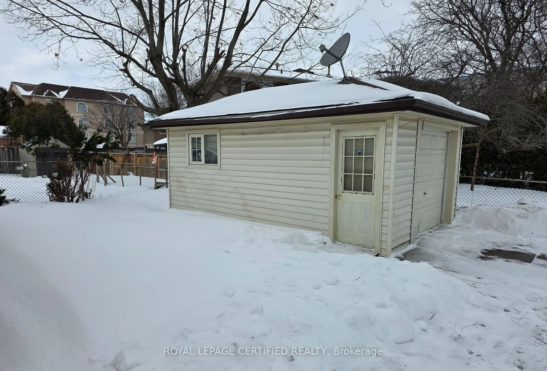 2 Rideau Crescent