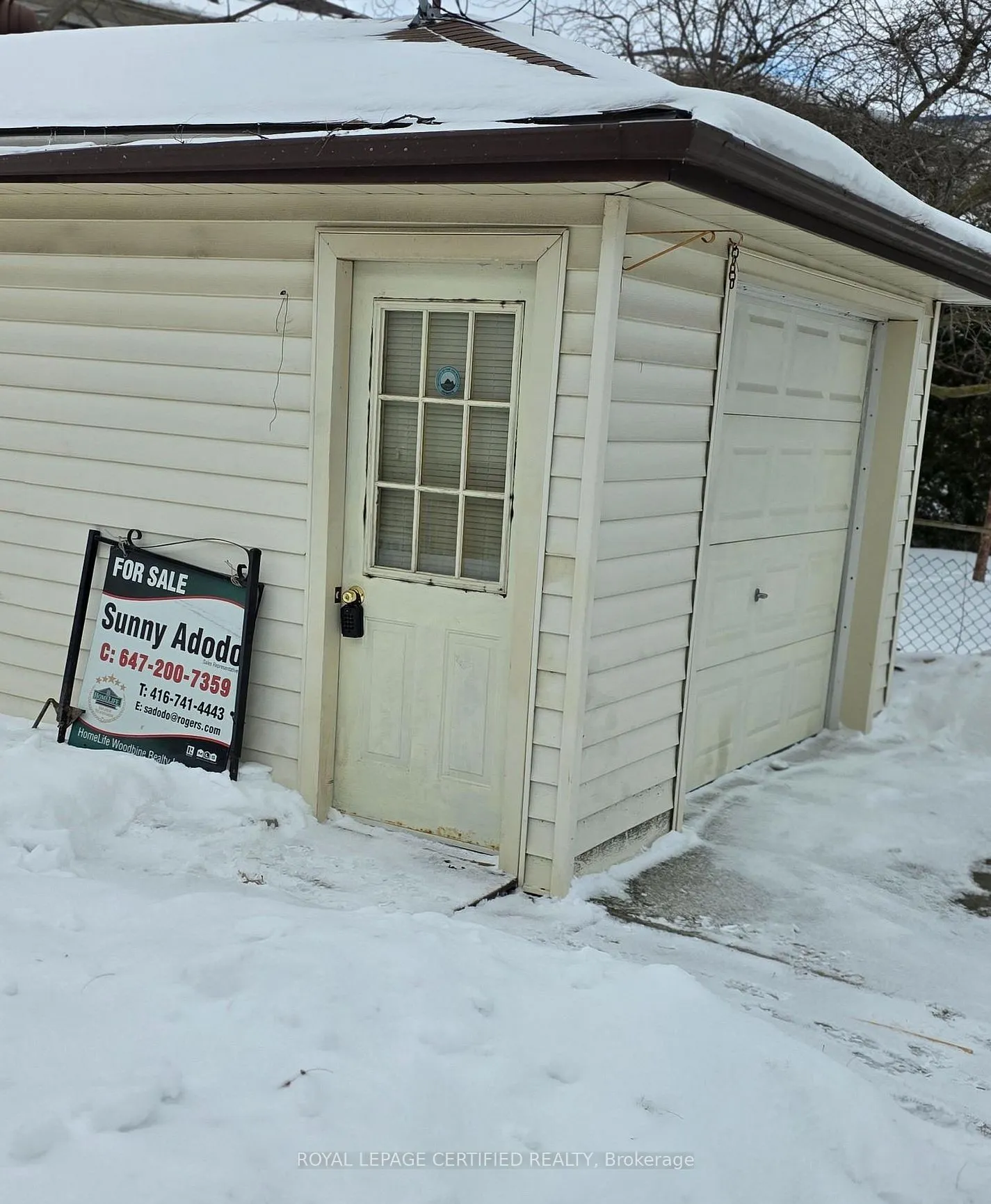 2 Rideau Crescent