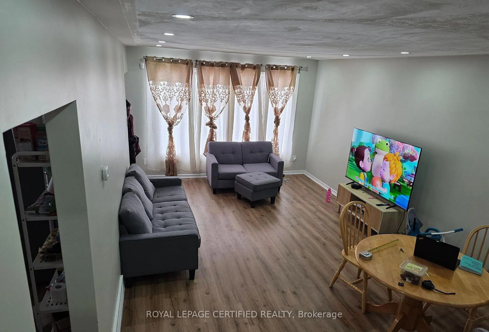 2 Rideau Crescent