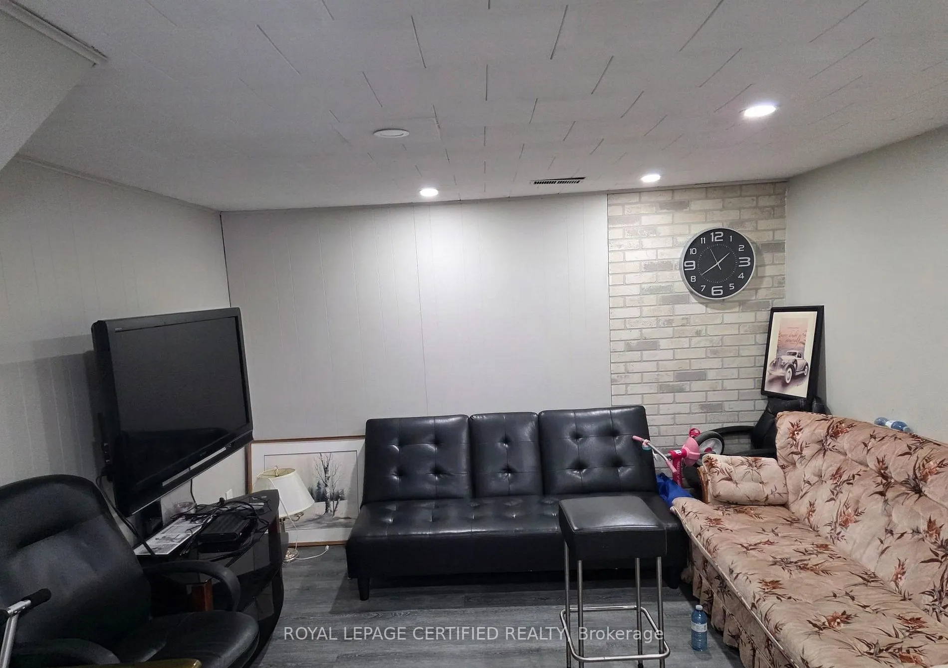 2 Rideau Crescent