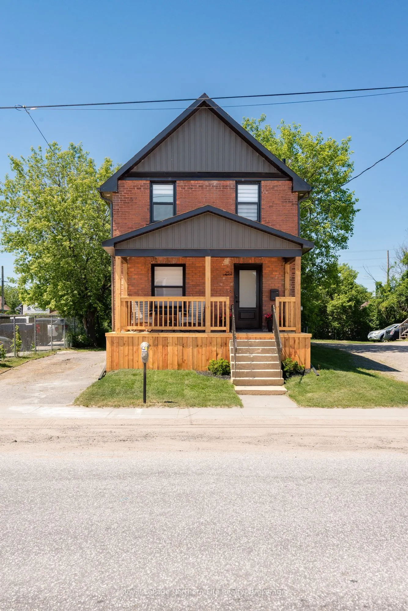253 Second Avenue W