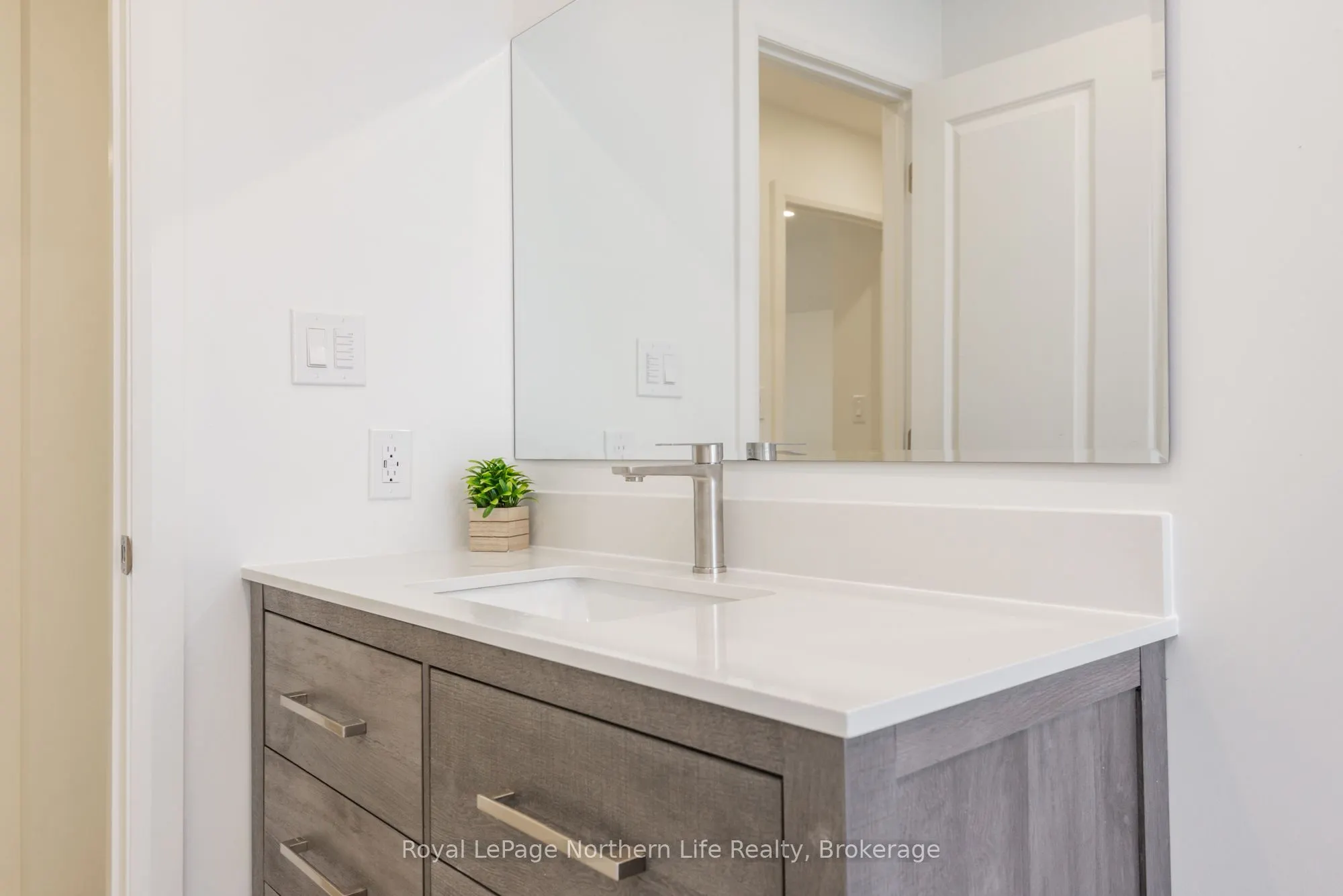 253 Second Avenue W