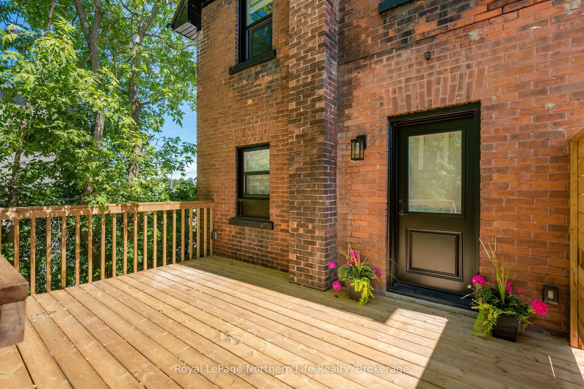 253 Second Avenue W
