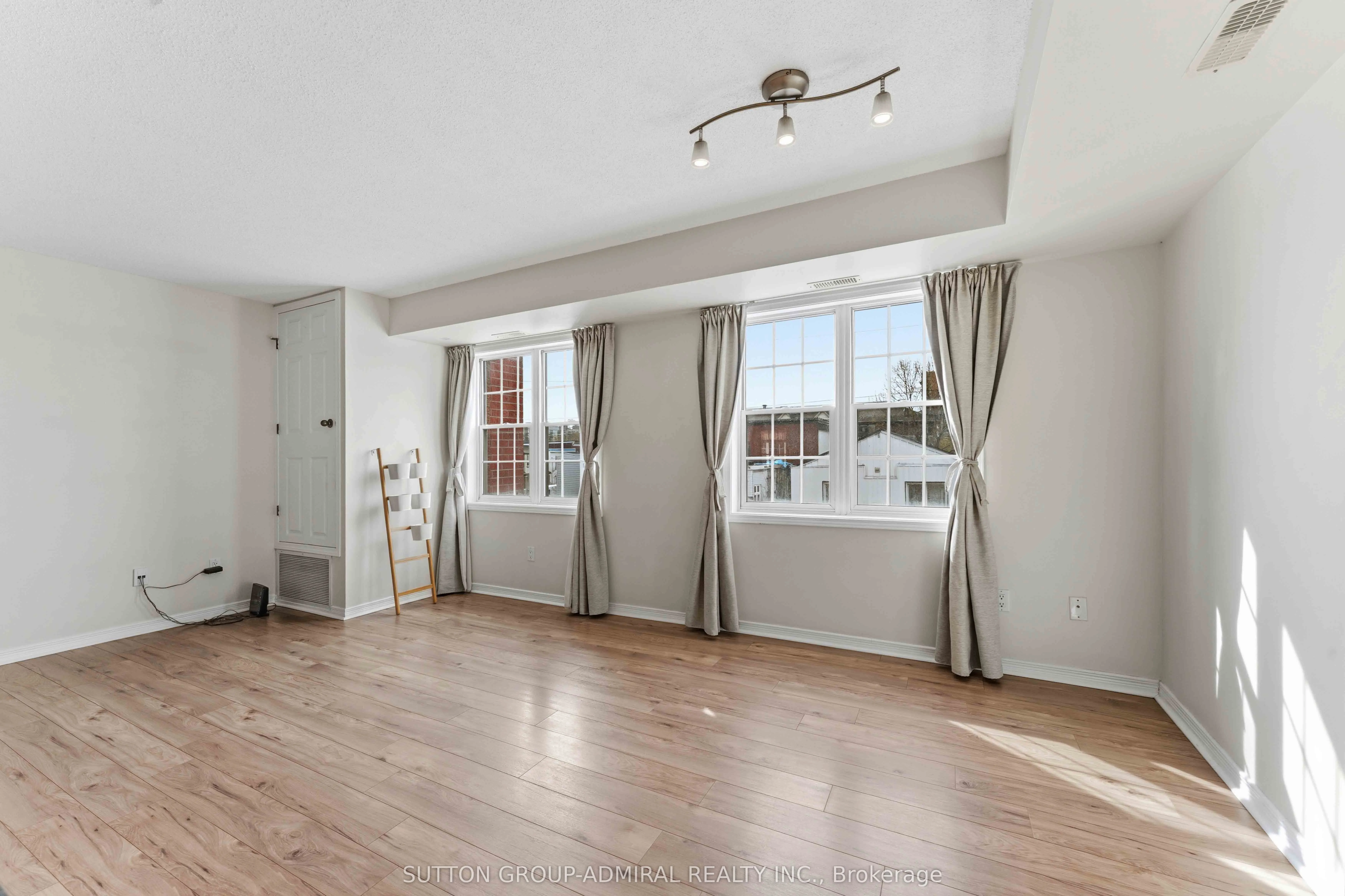 130 ROCHESTER Street #9