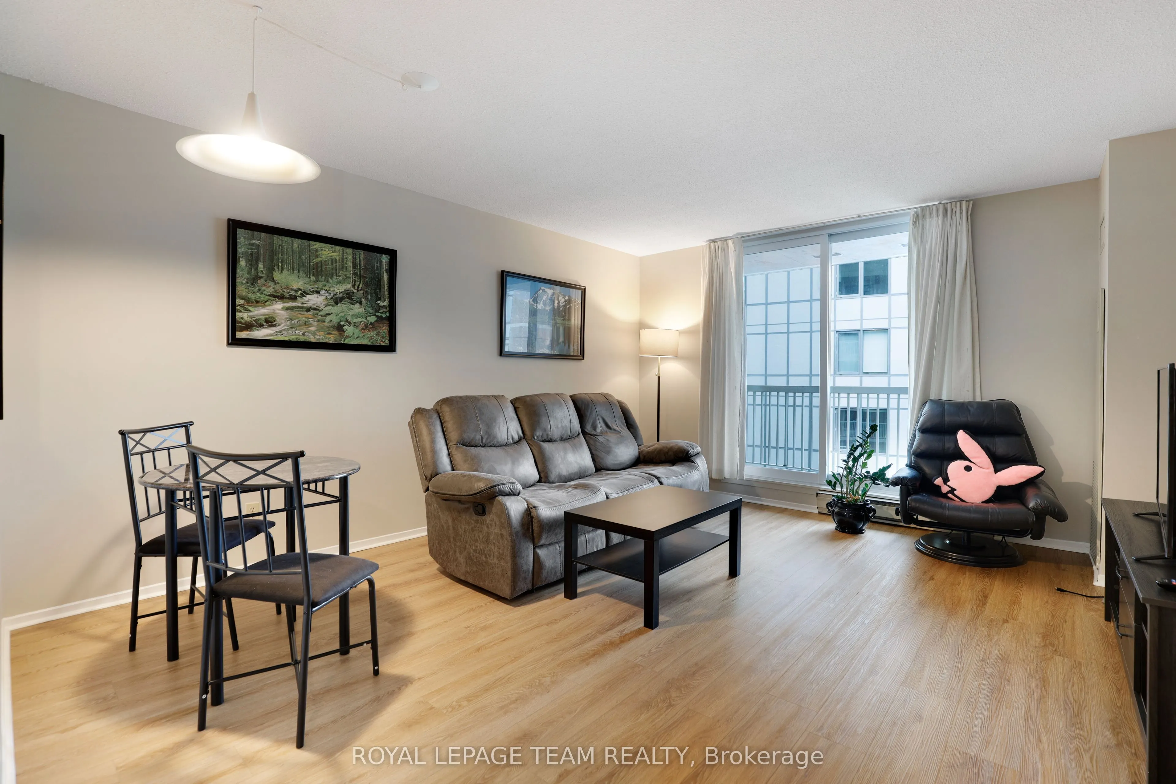 110 Forward Avenue #904