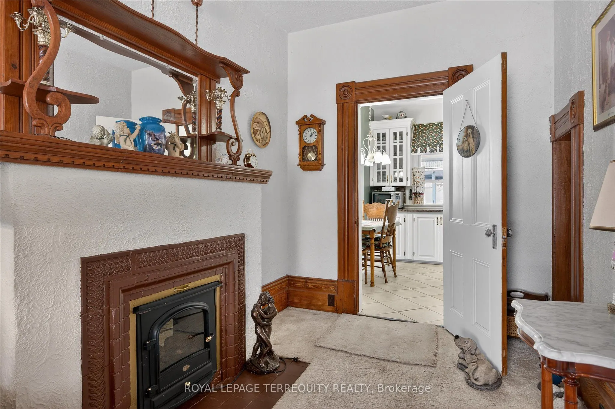 16 Booth Street S