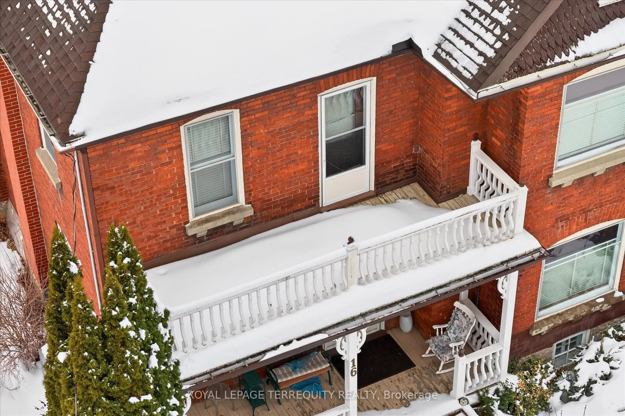 16 Booth Street S
