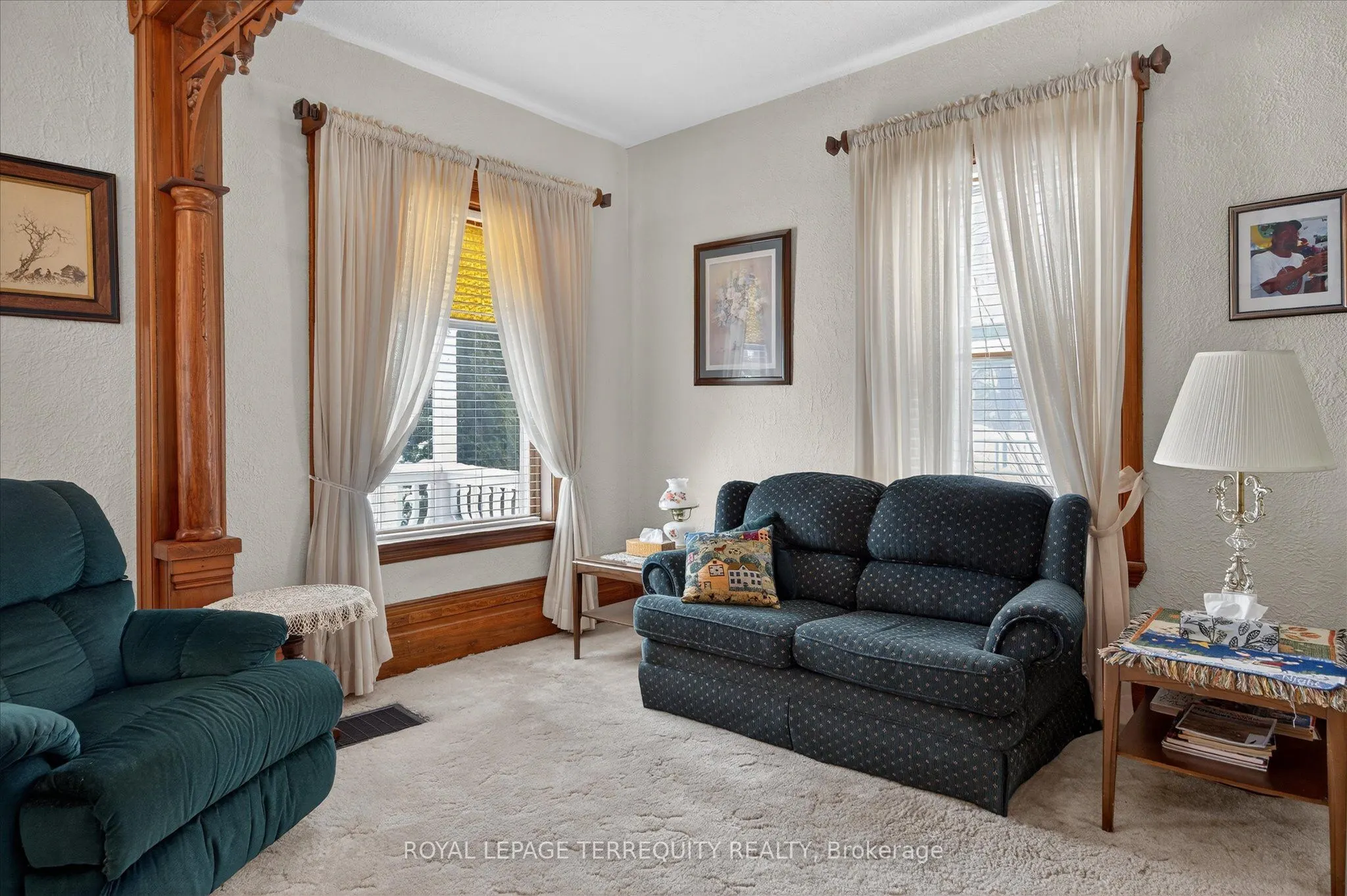 16 Booth Street S
