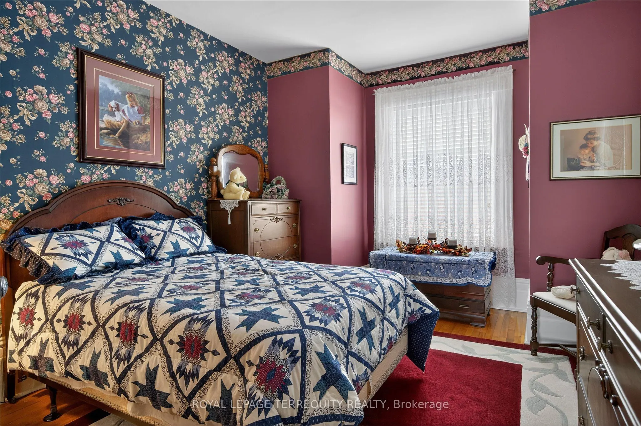 16 Booth Street S
