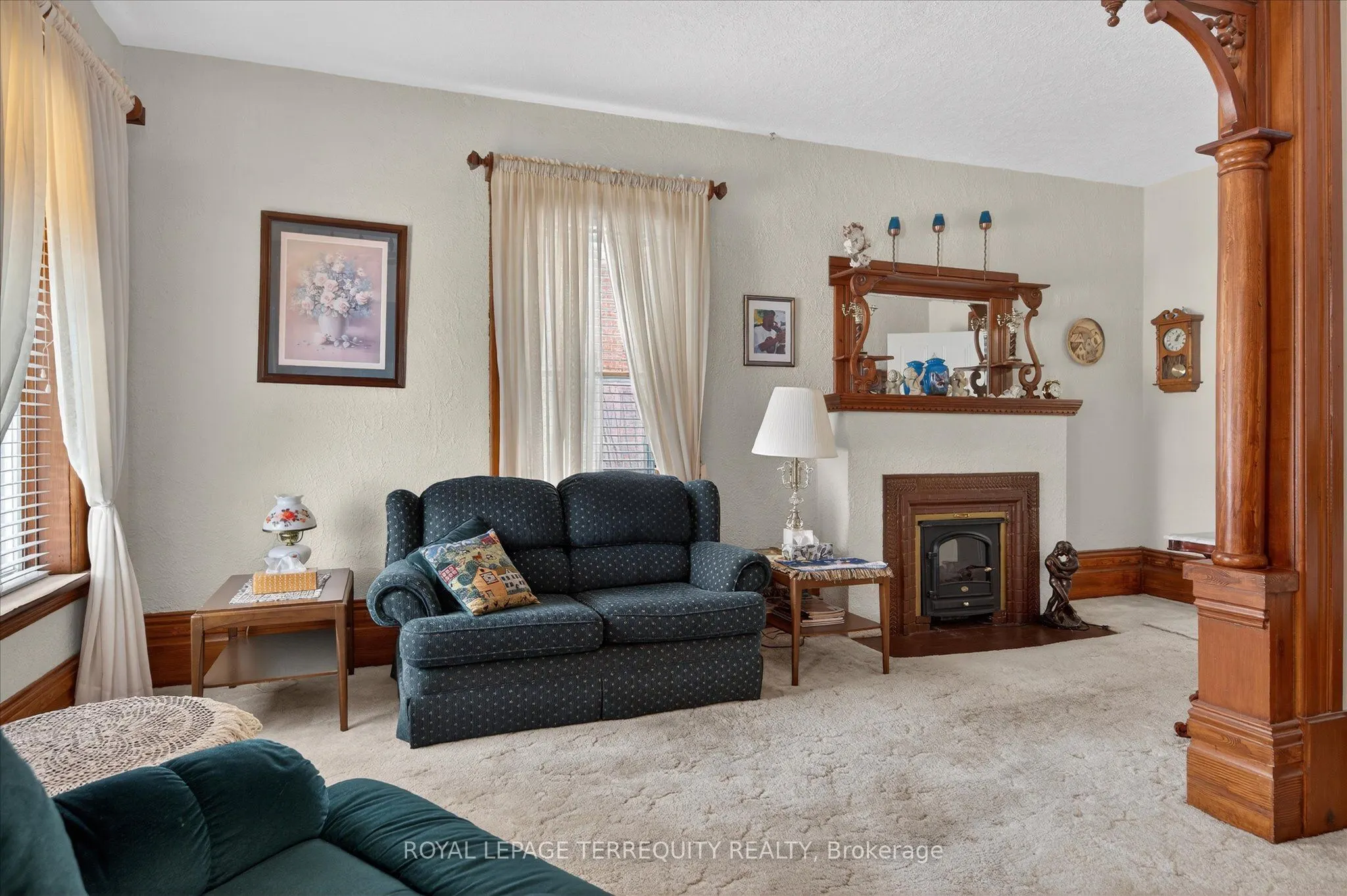 16 Booth Street S