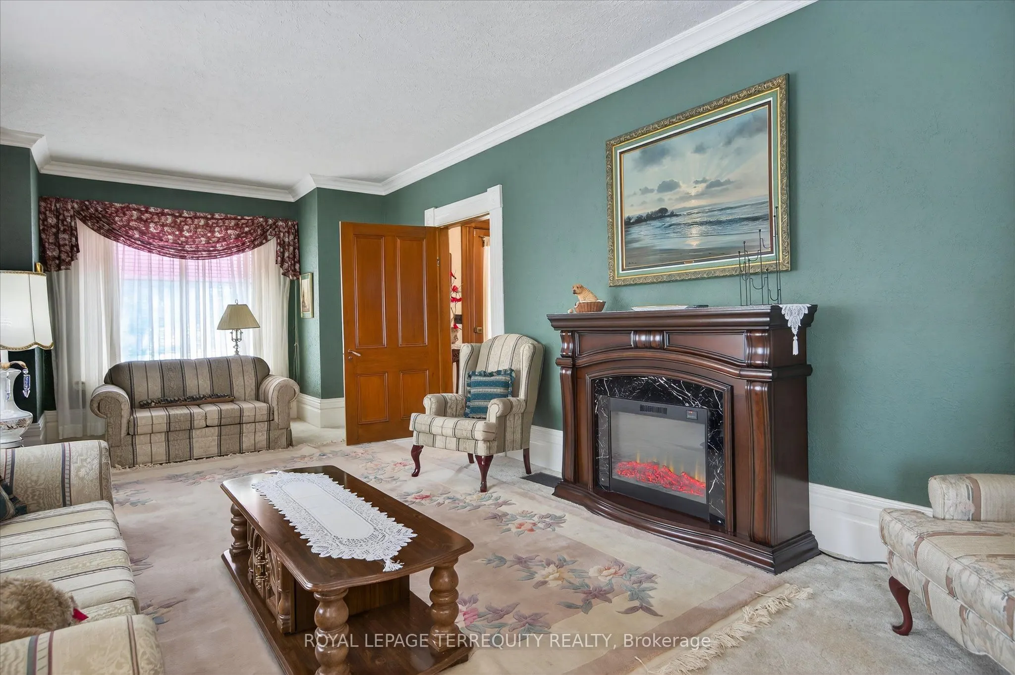 16 Booth Street S