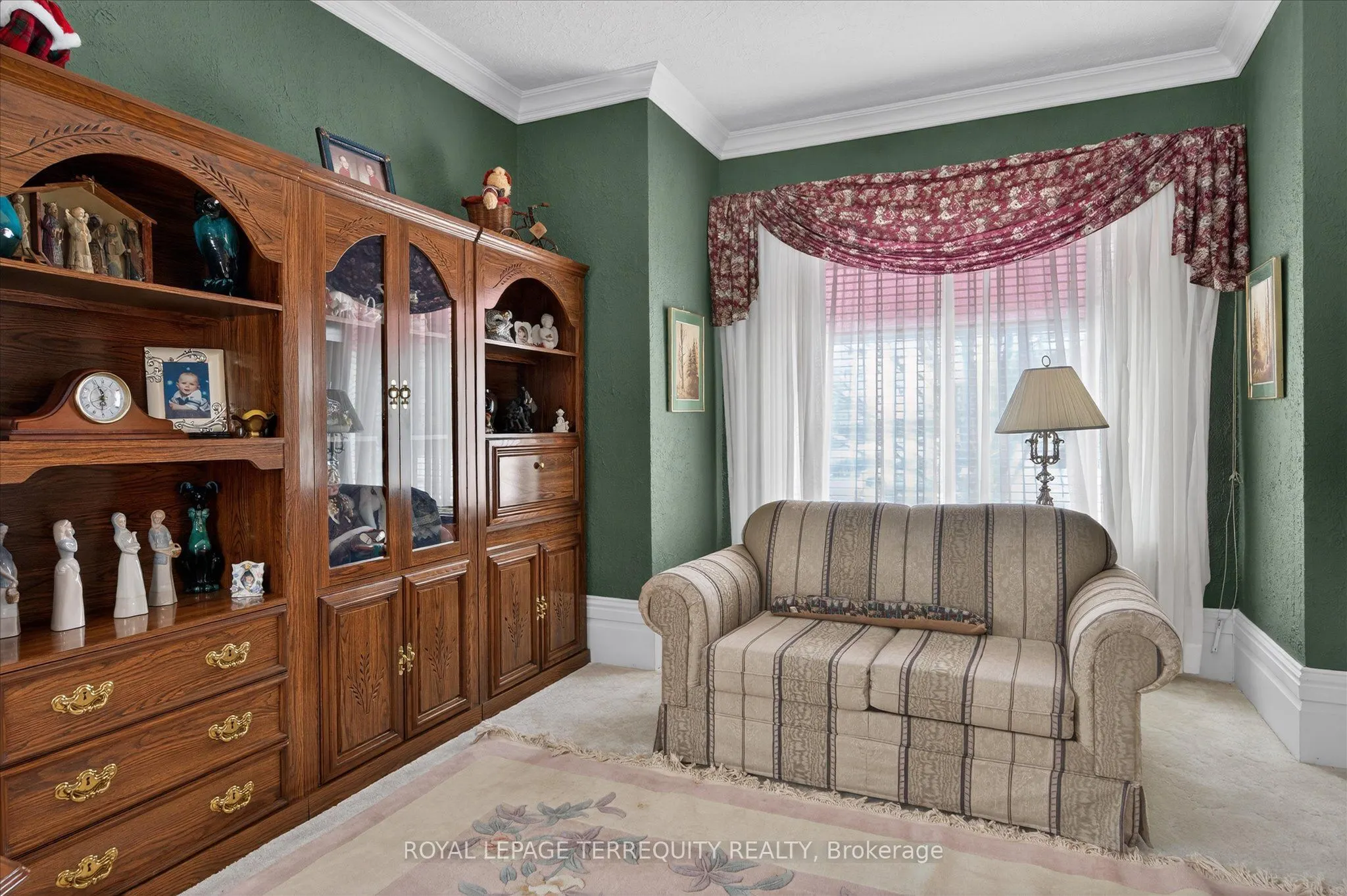 16 Booth Street S