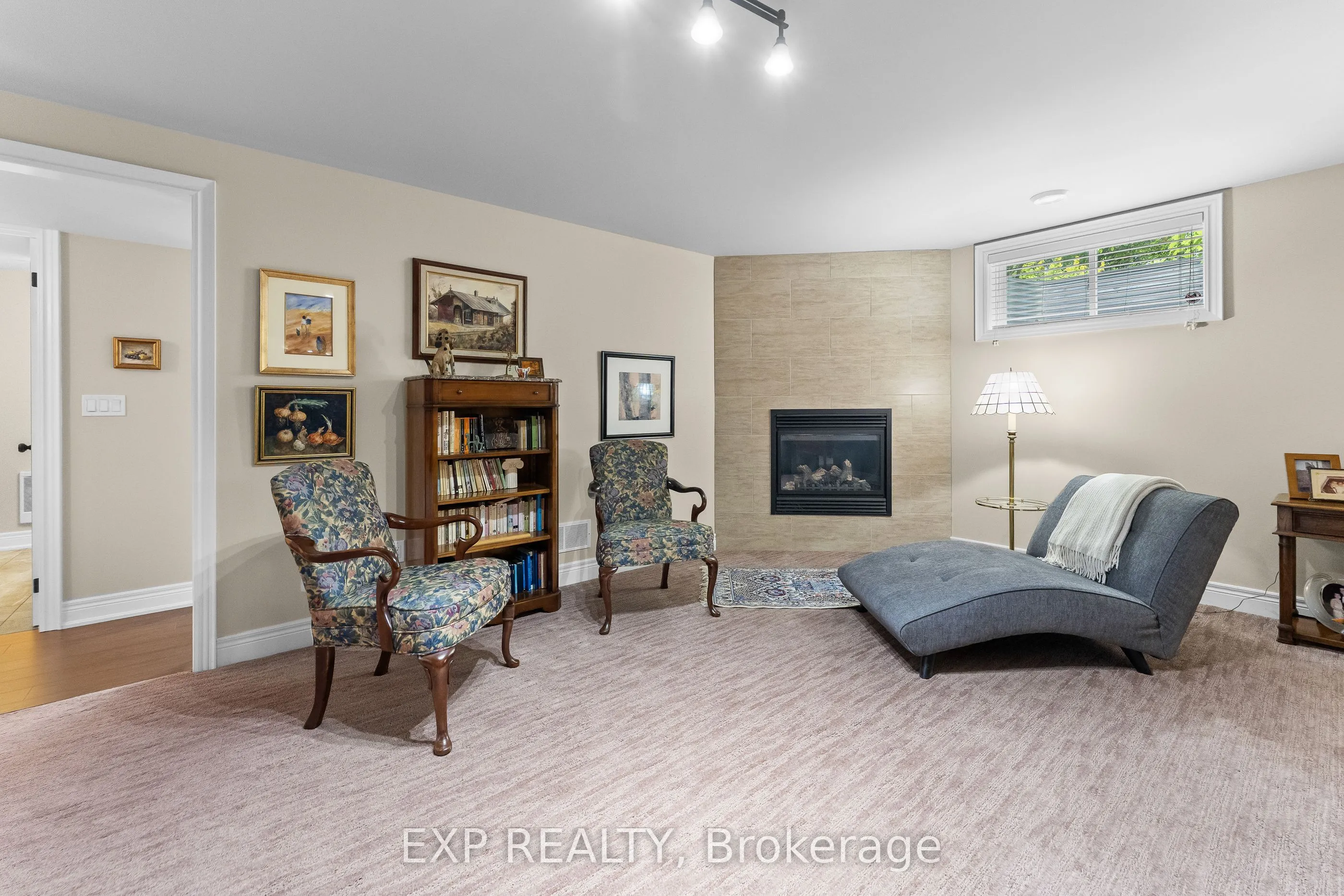 6 Creekside Drive