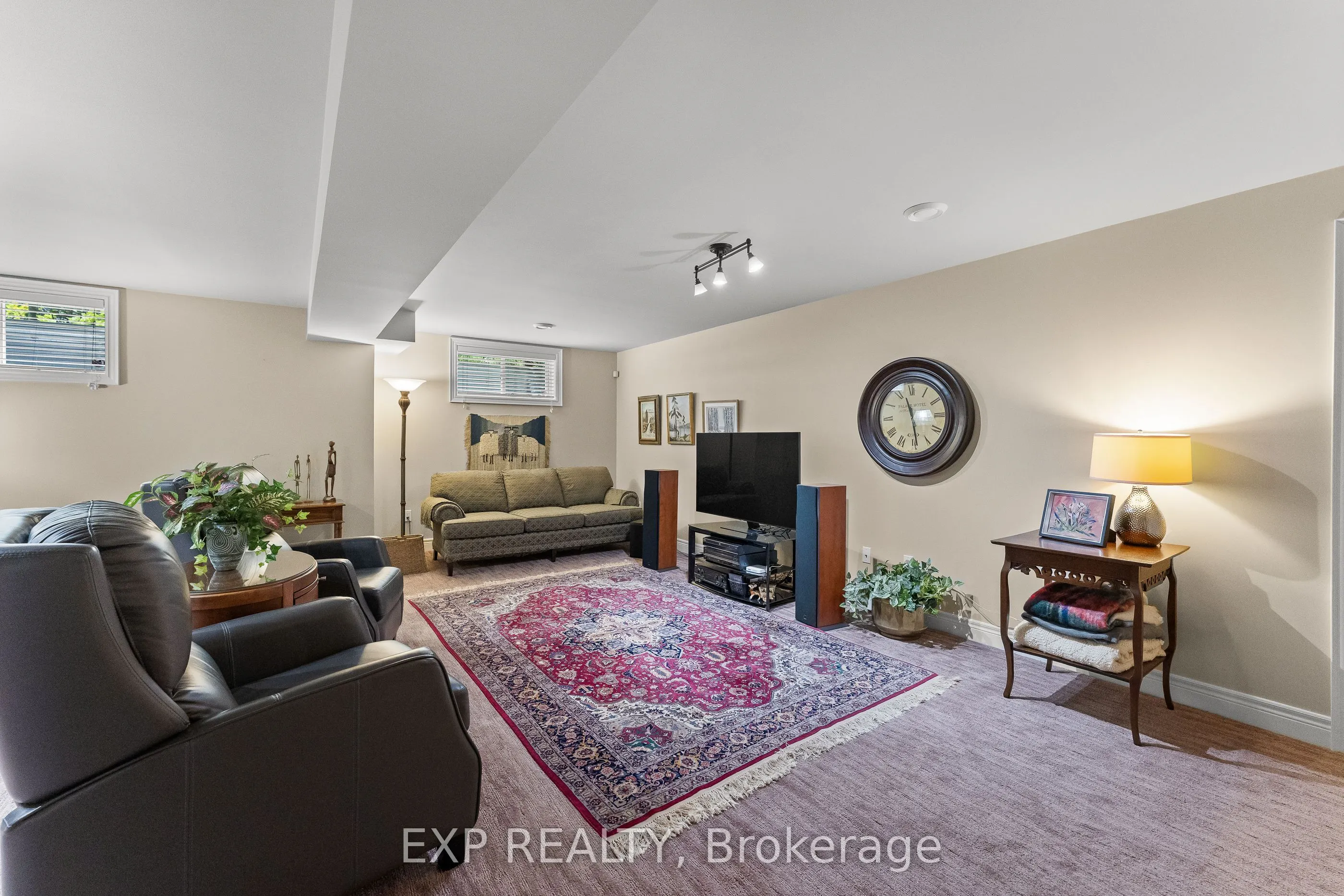 6 Creekside Drive